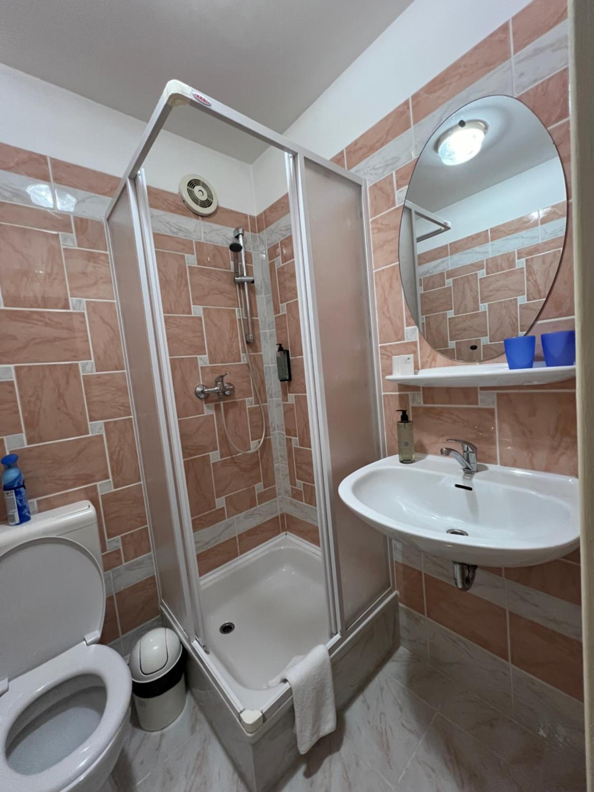 Standard Double or Twin Room - Photo 5