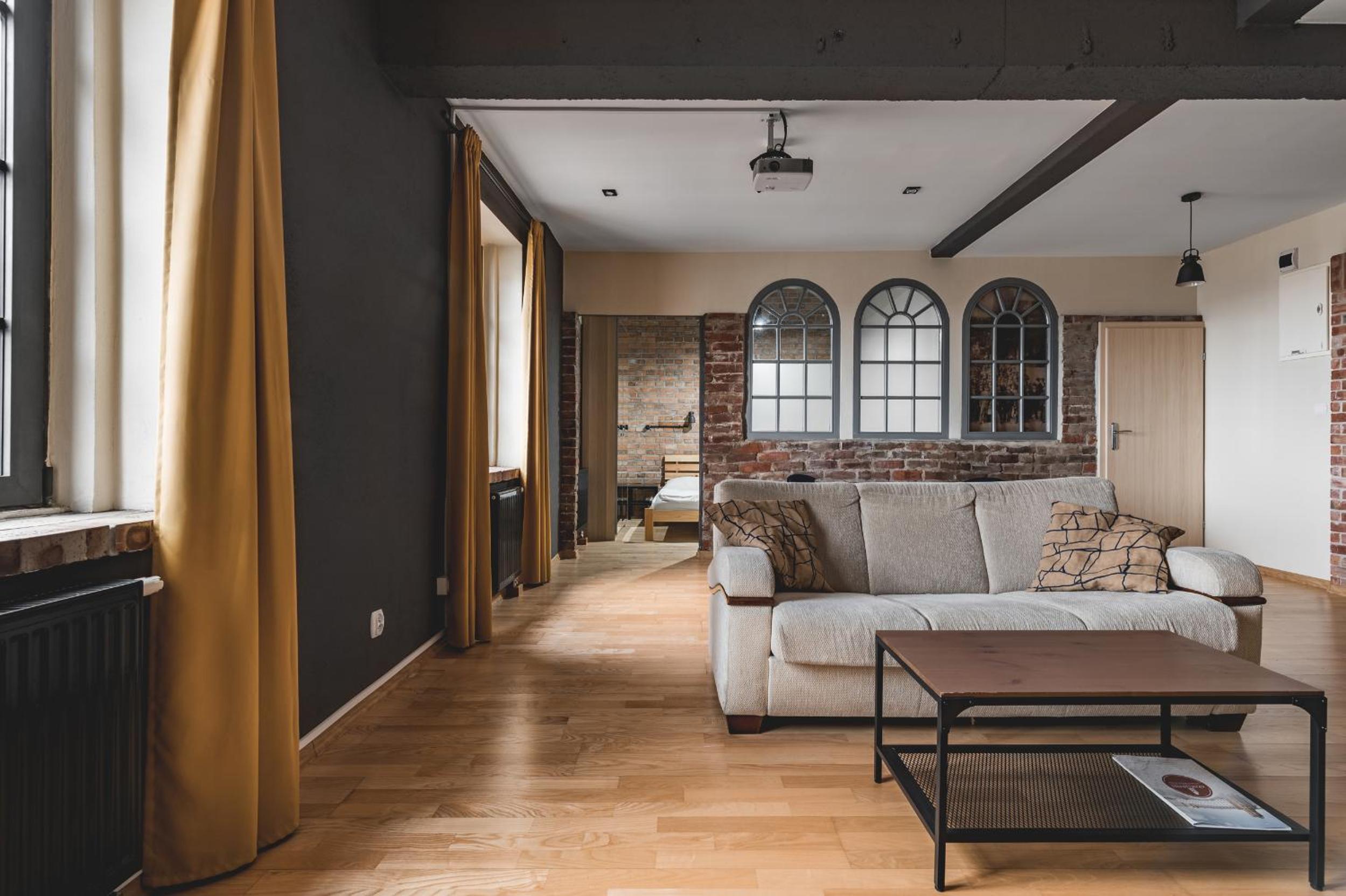One-Bedroom Apartment - Photo 2