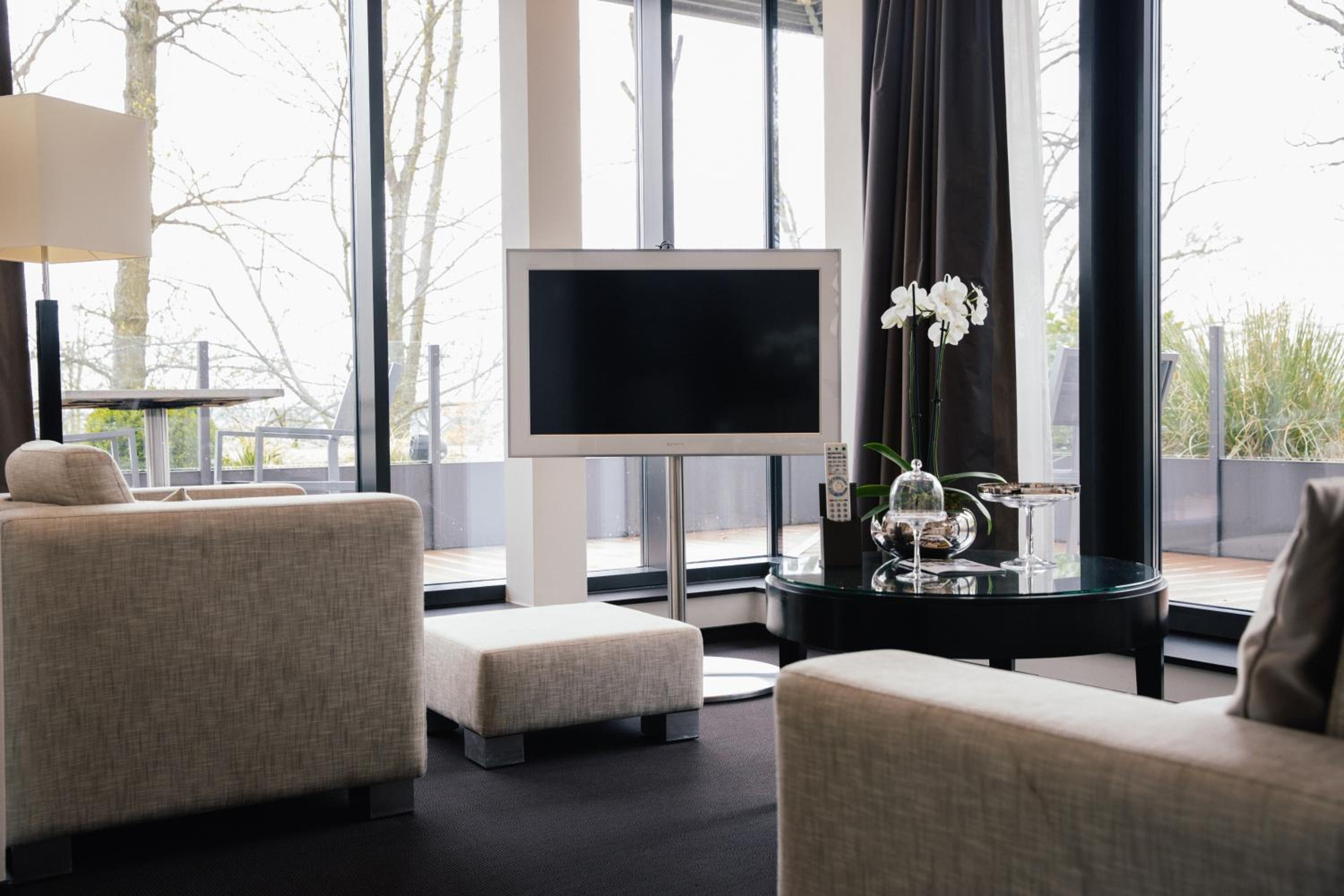 Suite with Balcony - Photo 4