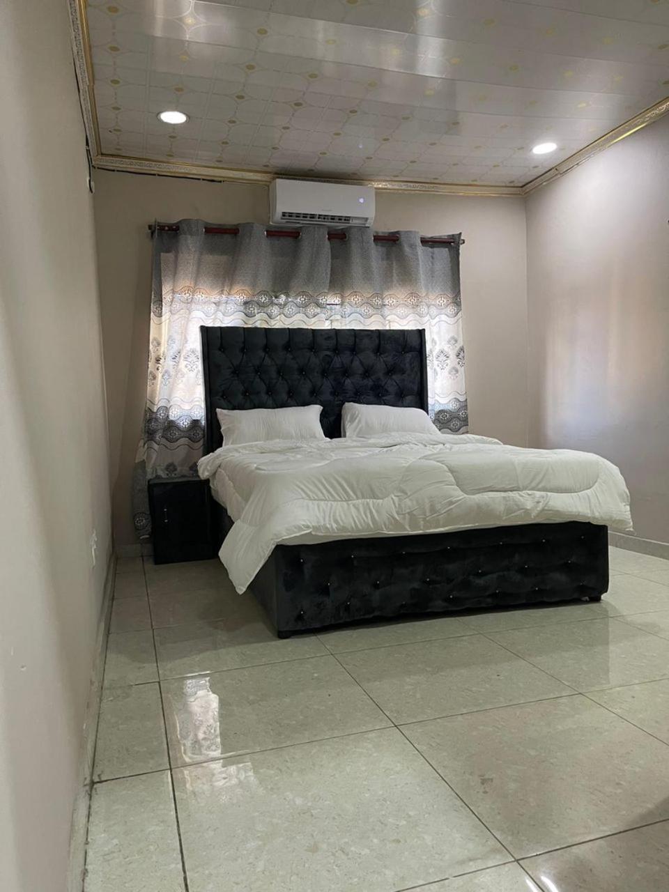 Deluxe Double Room (2 Adults + 1 Child)
