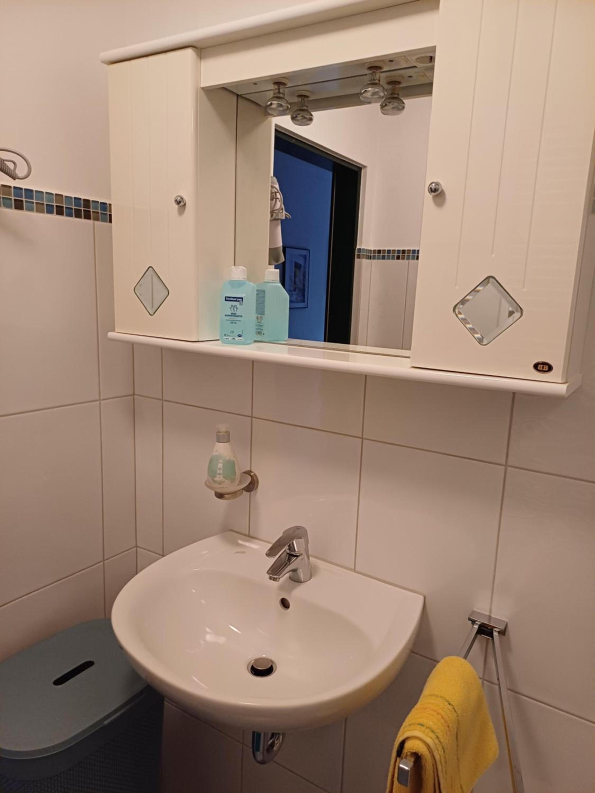 Two-Bedroom Apartment with Shower  - Photo 42