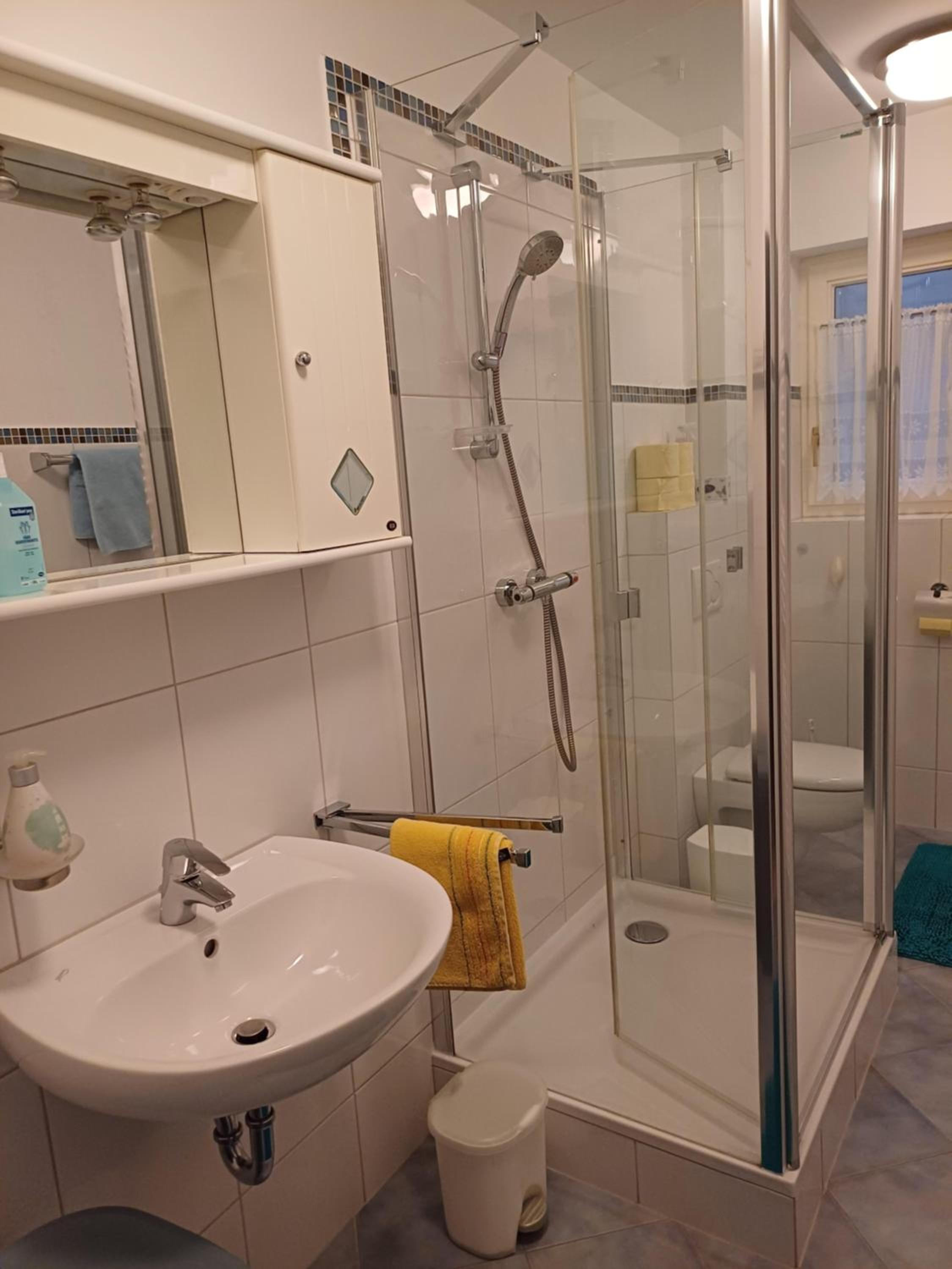 Two-Bedroom Apartment with Shower  - Photo 43