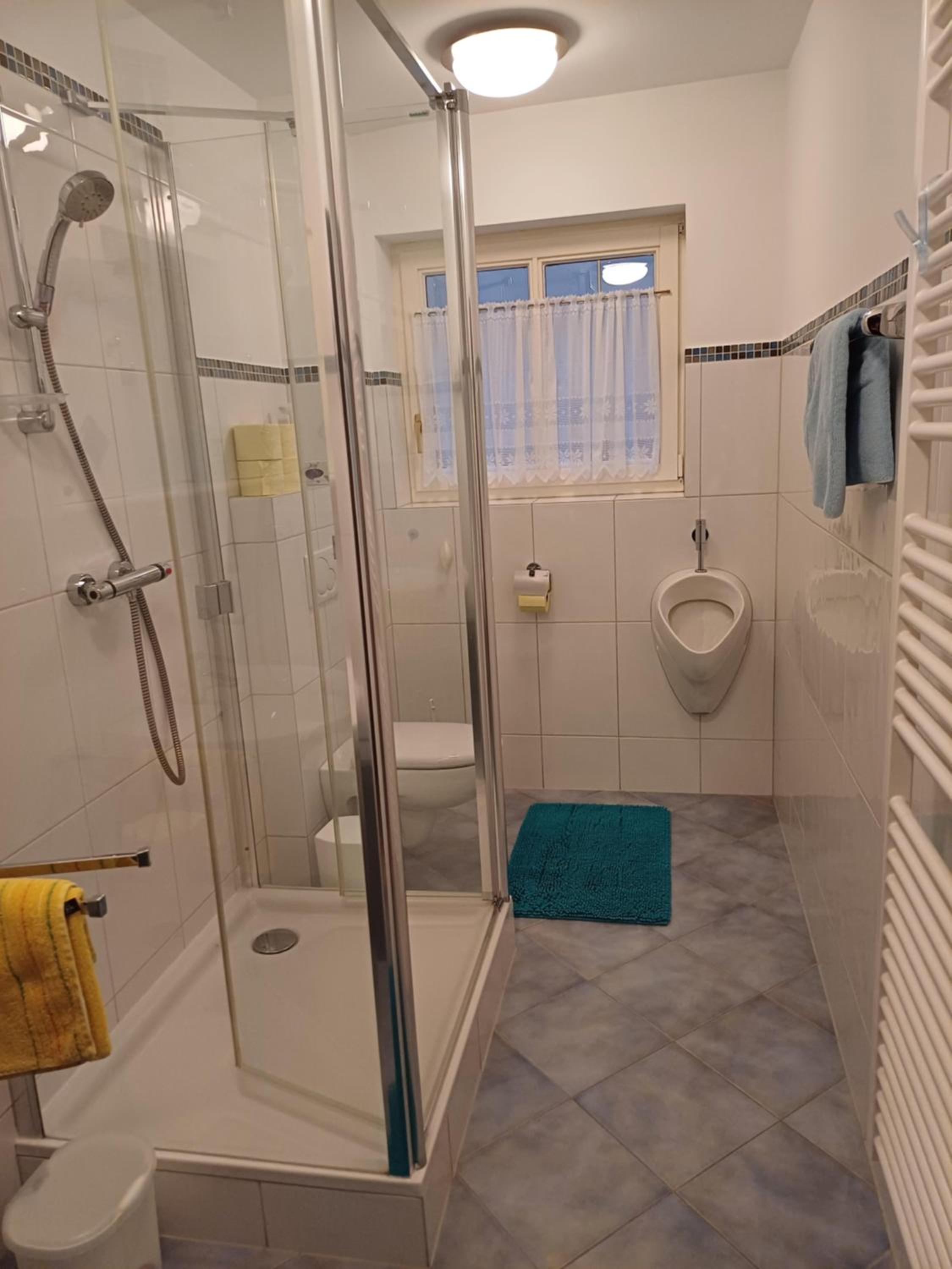 Two-Bedroom Apartment with Shower  - Photo 45