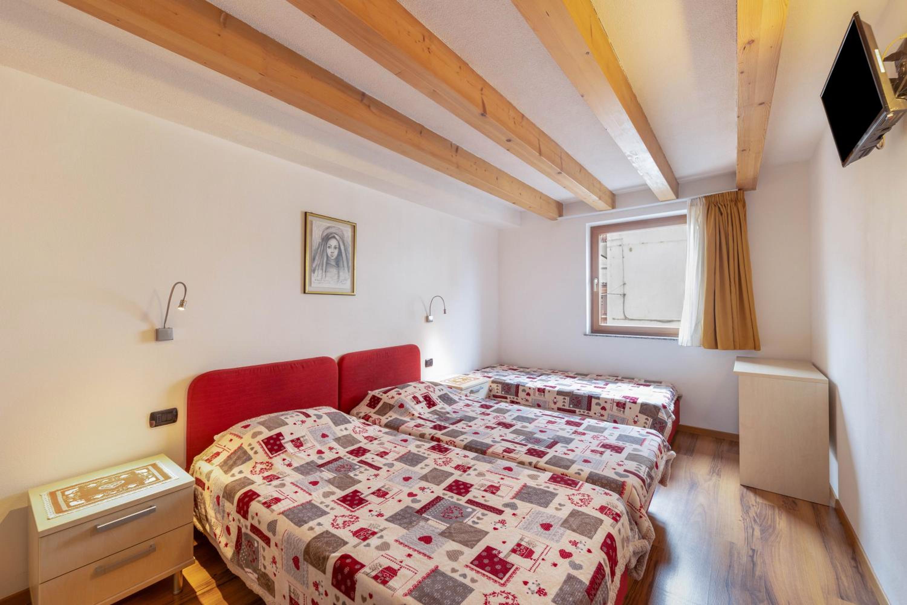 Two-Bedroom Deluxe Apartment with Garden View