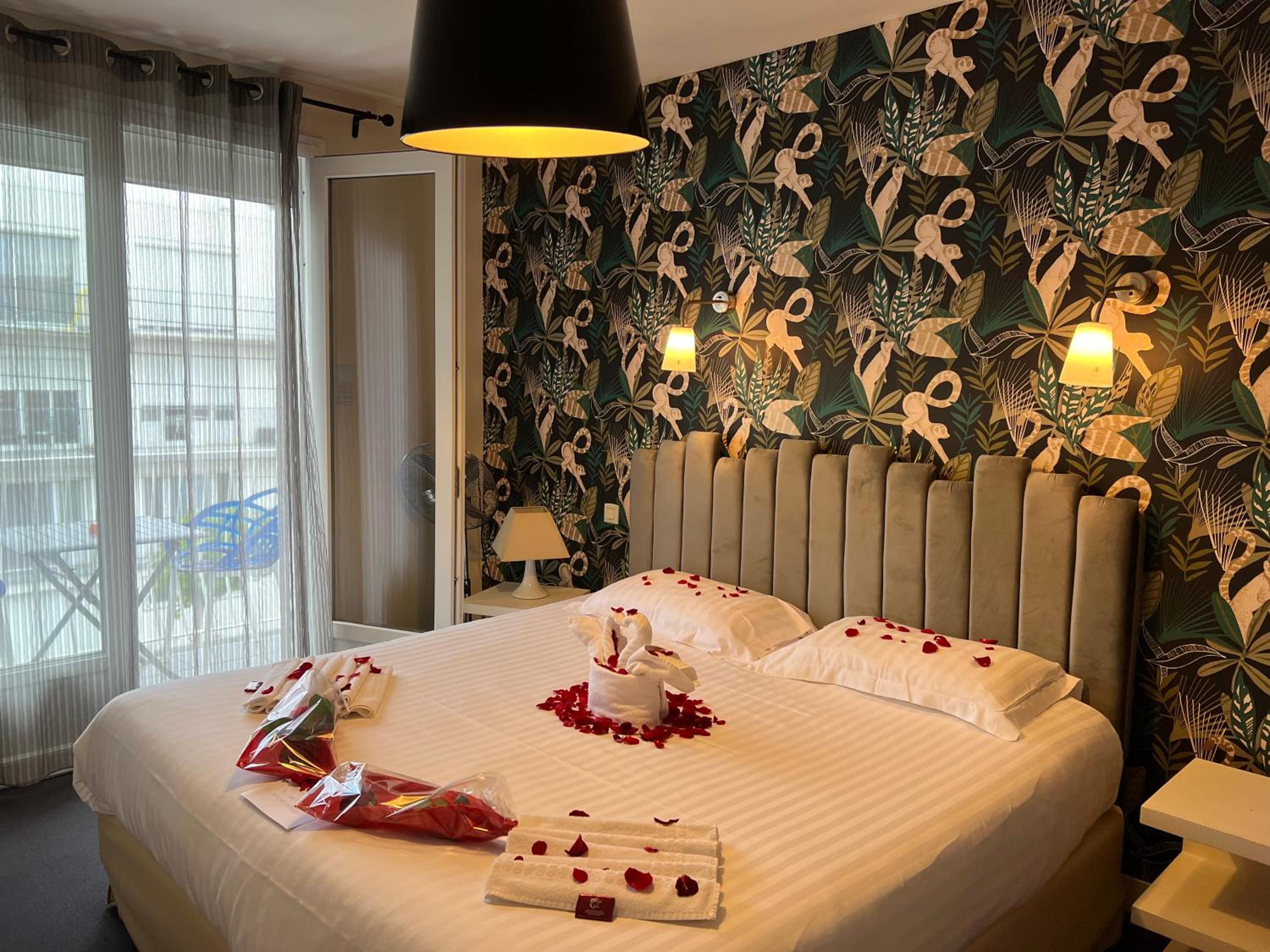 Double Room with King-Size Bed (Balcony) photo 2