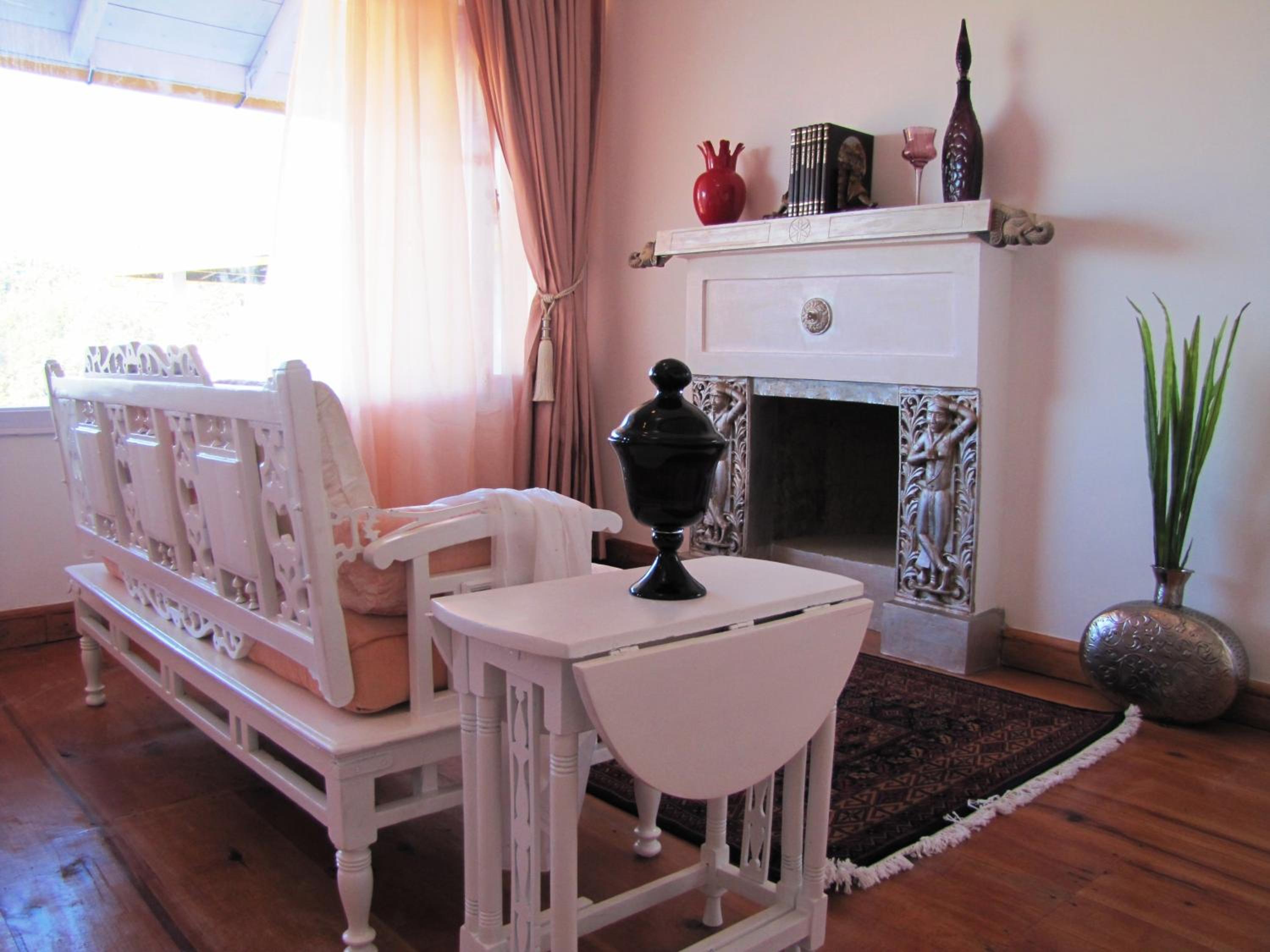 Suite - Photo 1
