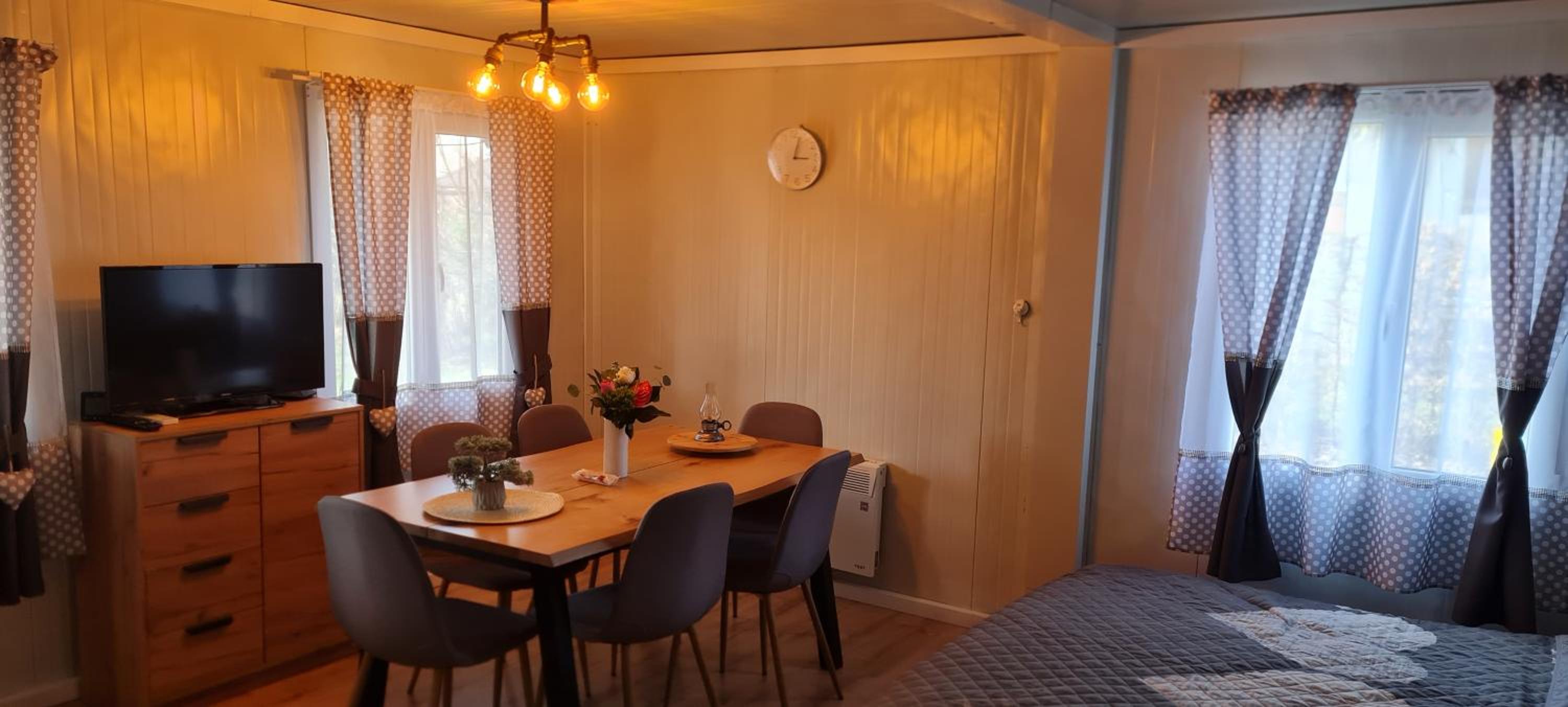 One-Bedroom House photo 1