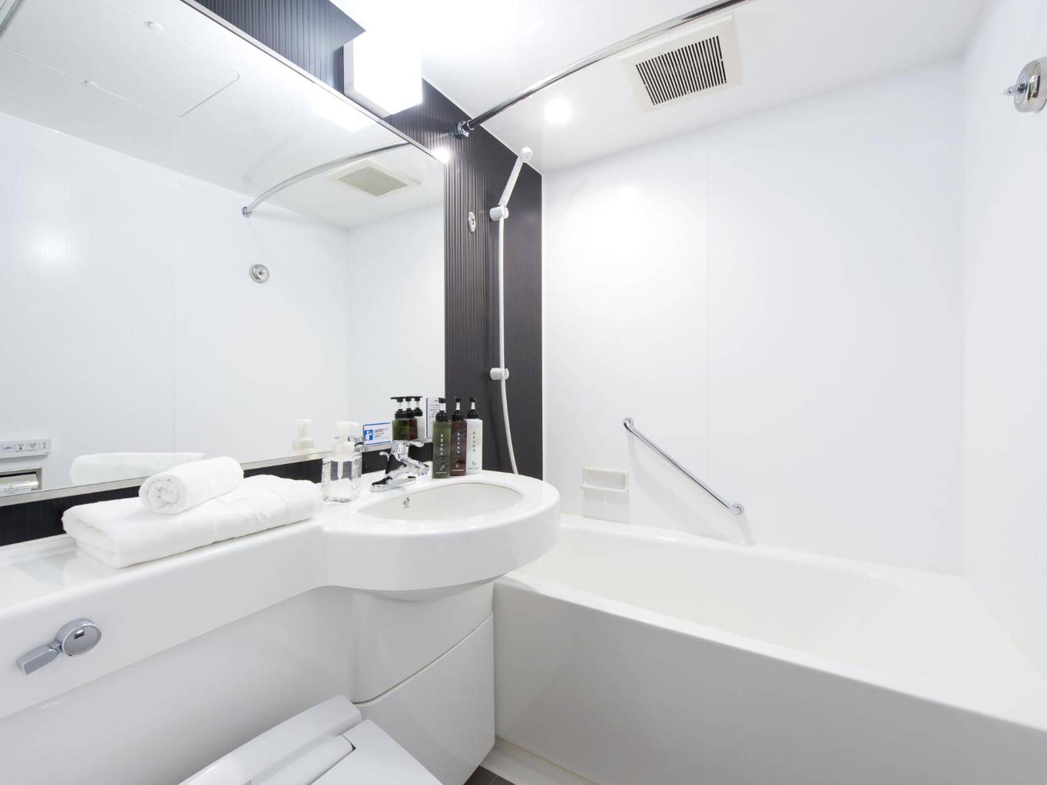 Family Twin Room (Up to 3Guests) - Non-Smoking photo 3