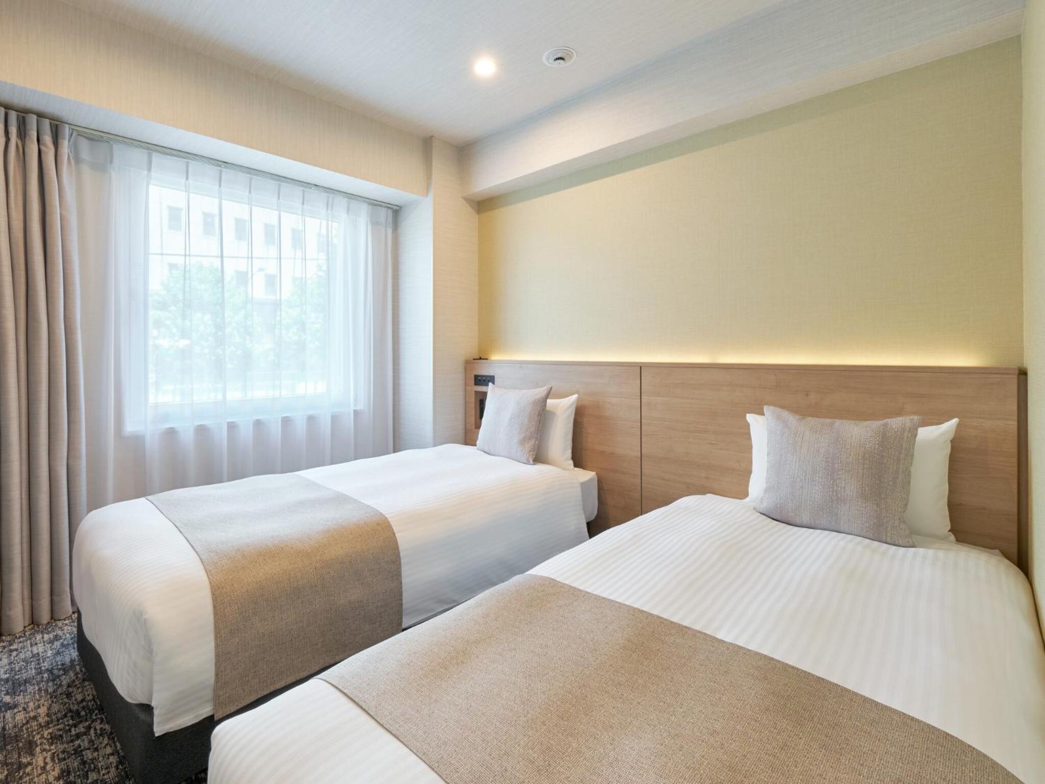 Family Twin Room (Up to 3Guests) - Non-Smoking photo 2
