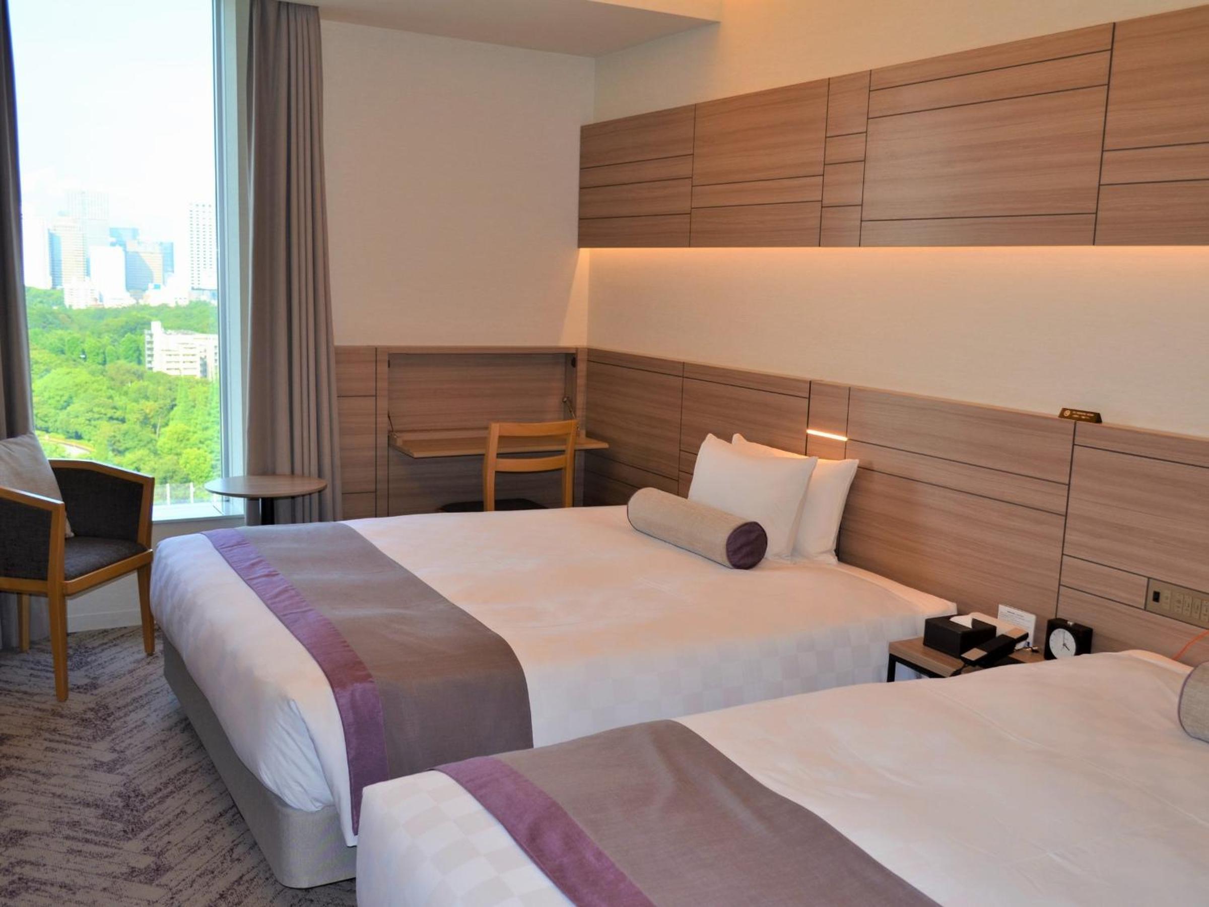 Deluxe Twin Room with Two Queen Beds photo 1