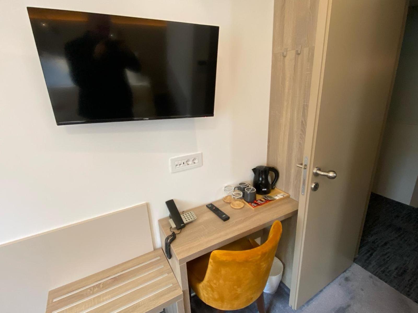 Standard Double Room - Photo 3