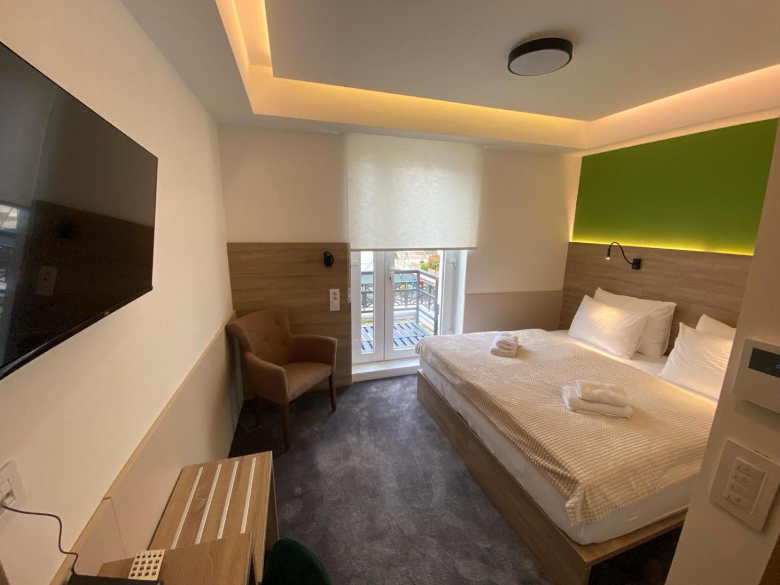 Standard Double Room - Photo 8