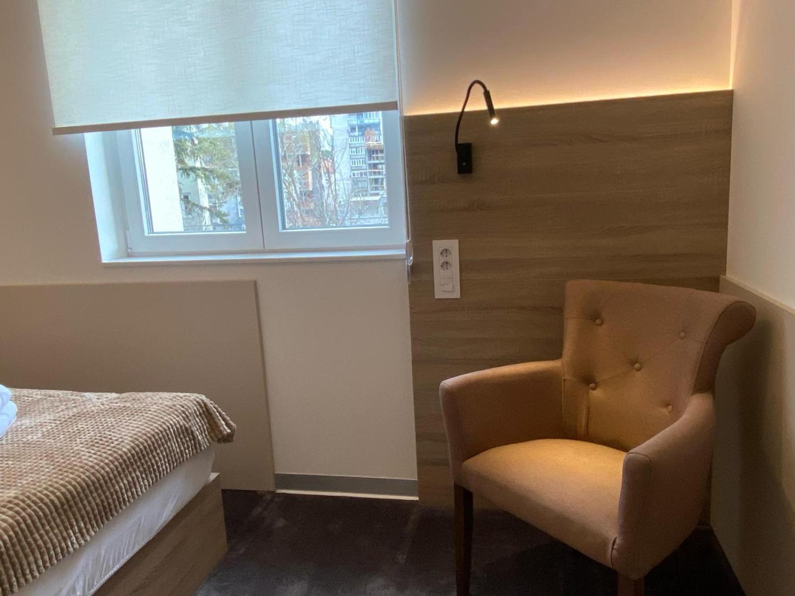 Standard Double Room - Photo 12