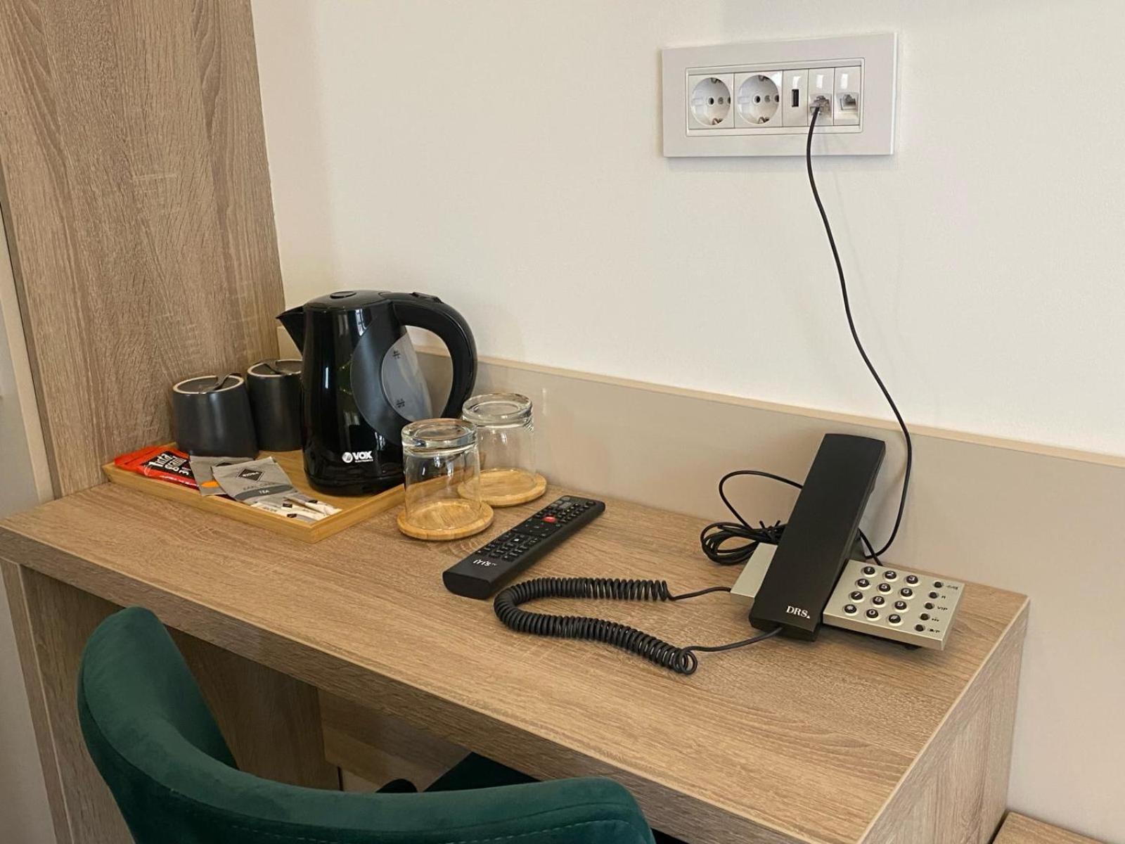 Standard Double Room - Photo 11
