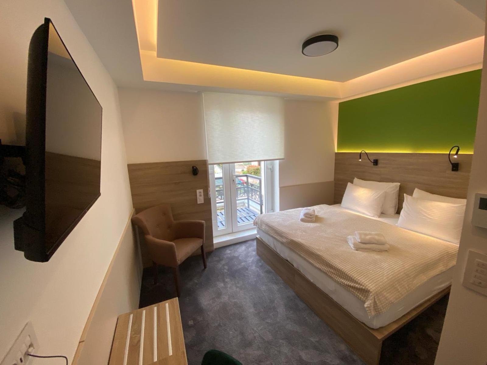 Standard Double Room - Photo 15