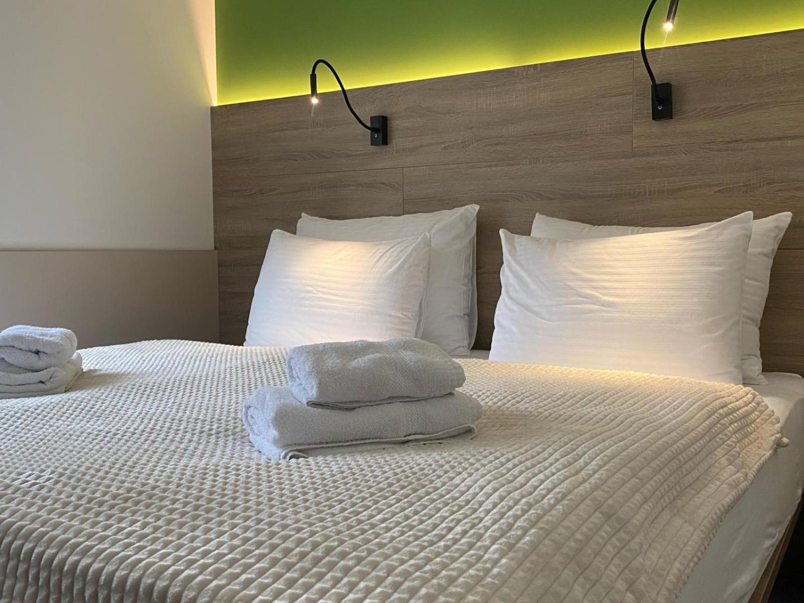 Standard Double Room - Photo 13