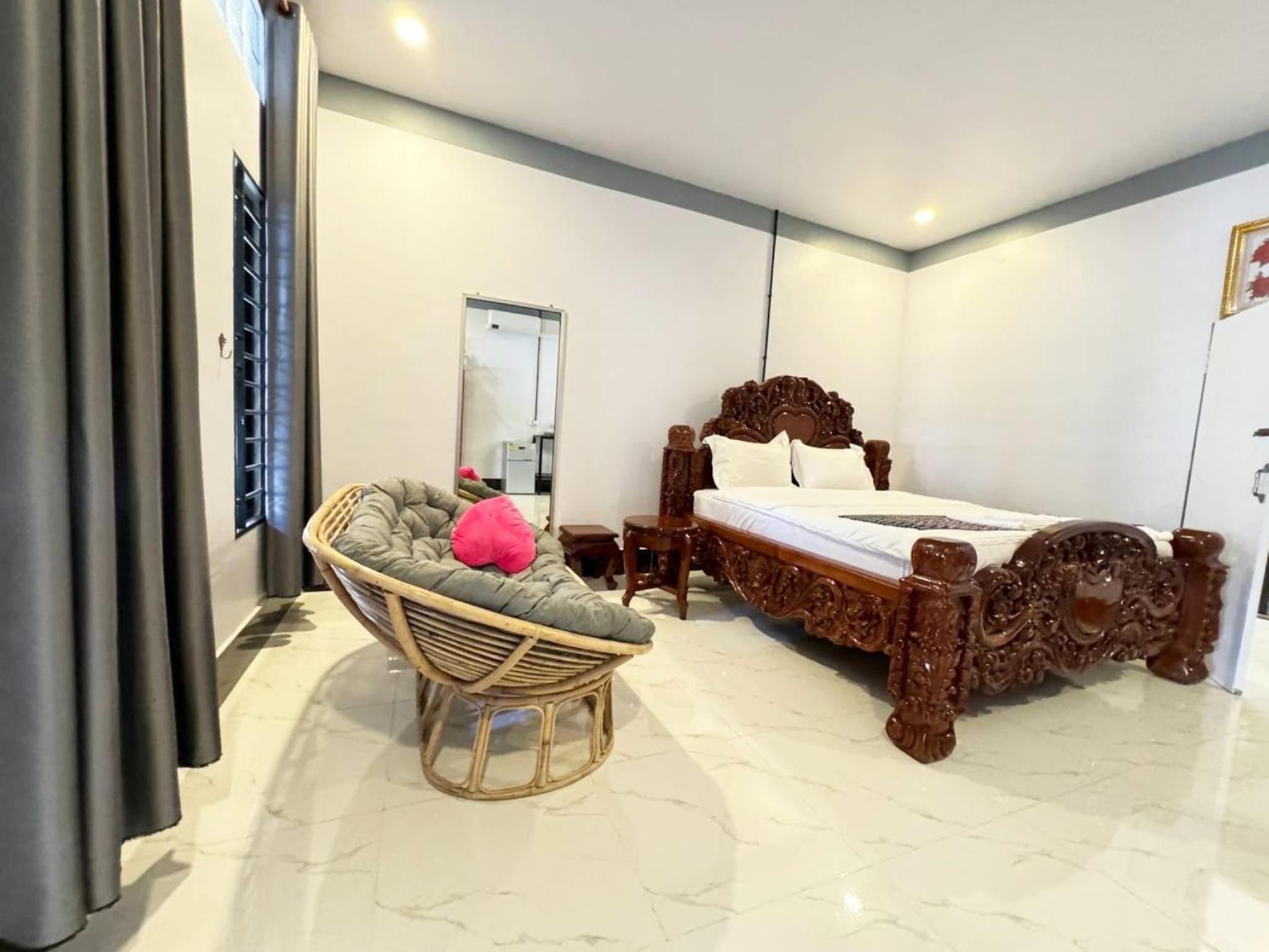 Queen Room With Pool View