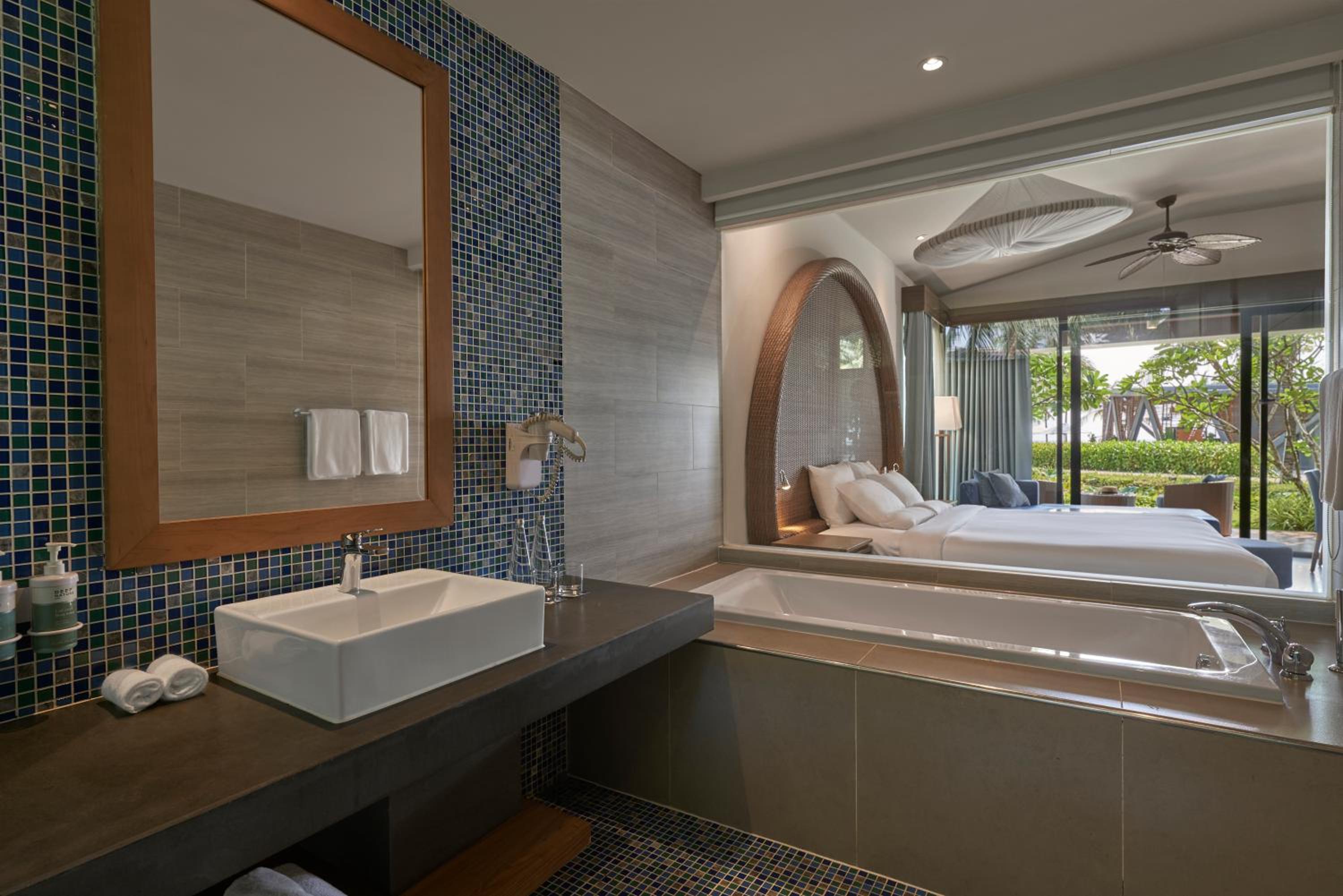 Deluxe Bungalow with Private Pool and Garden View photo 3