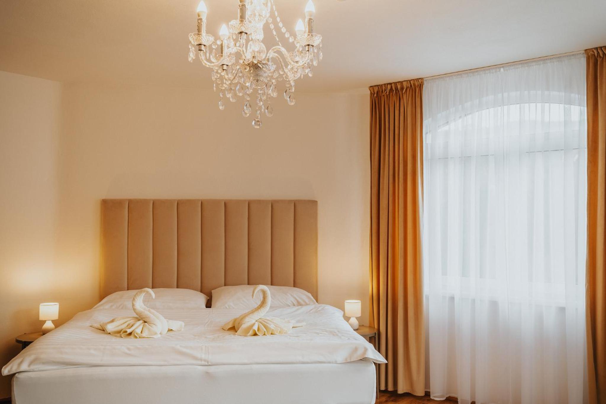 Deluxe Double Room With Extra Bed photo 3