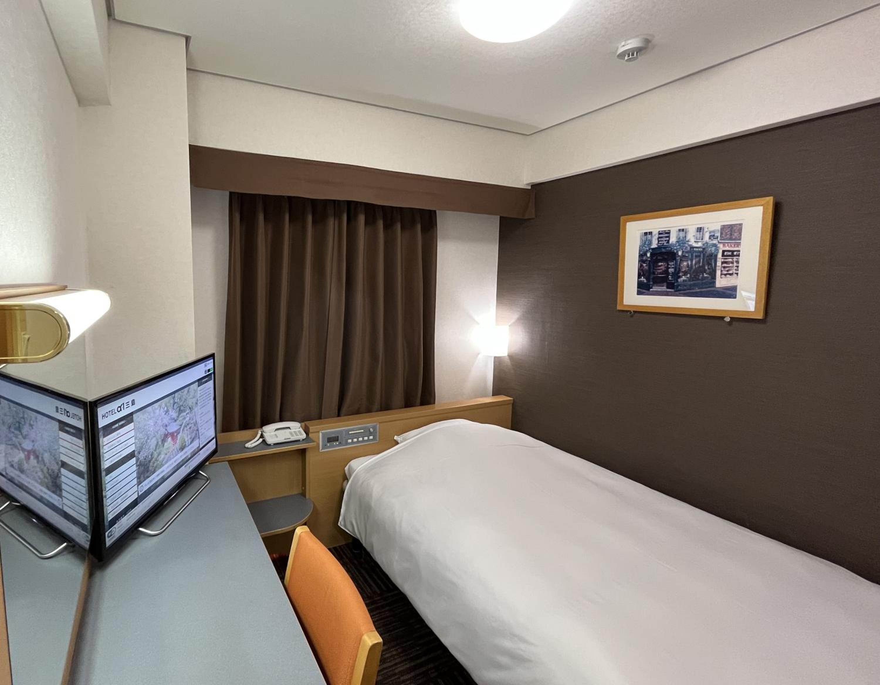 Single Room with Additional Amenities - Non-Smoking photo 1