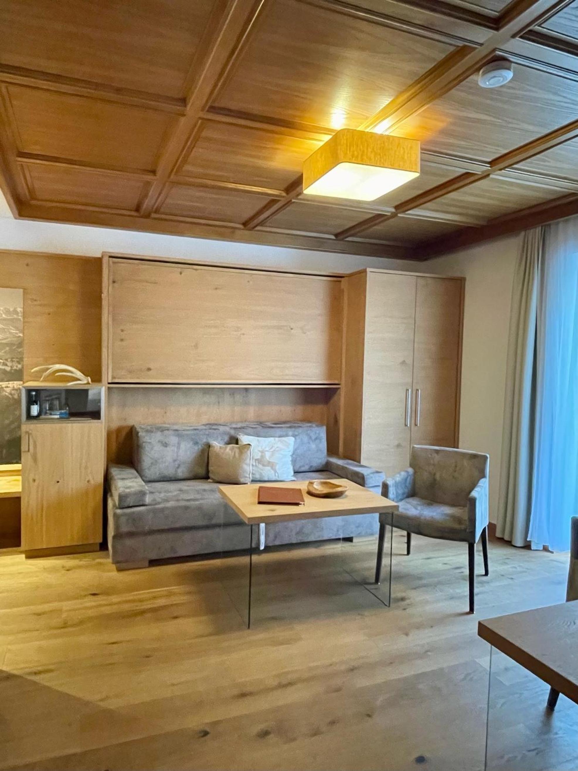 One-Bedroom Suite - Photo 4
