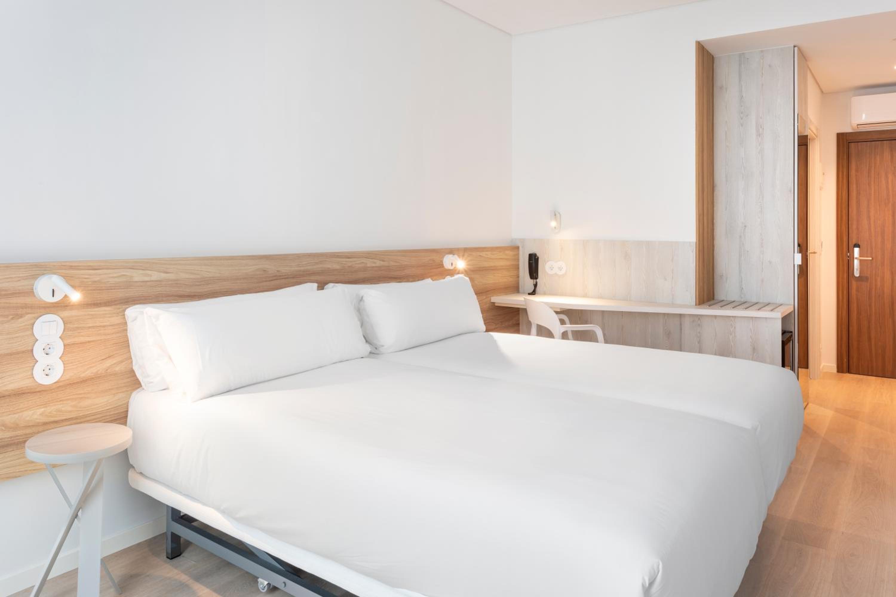 Twin Room - Photo 4