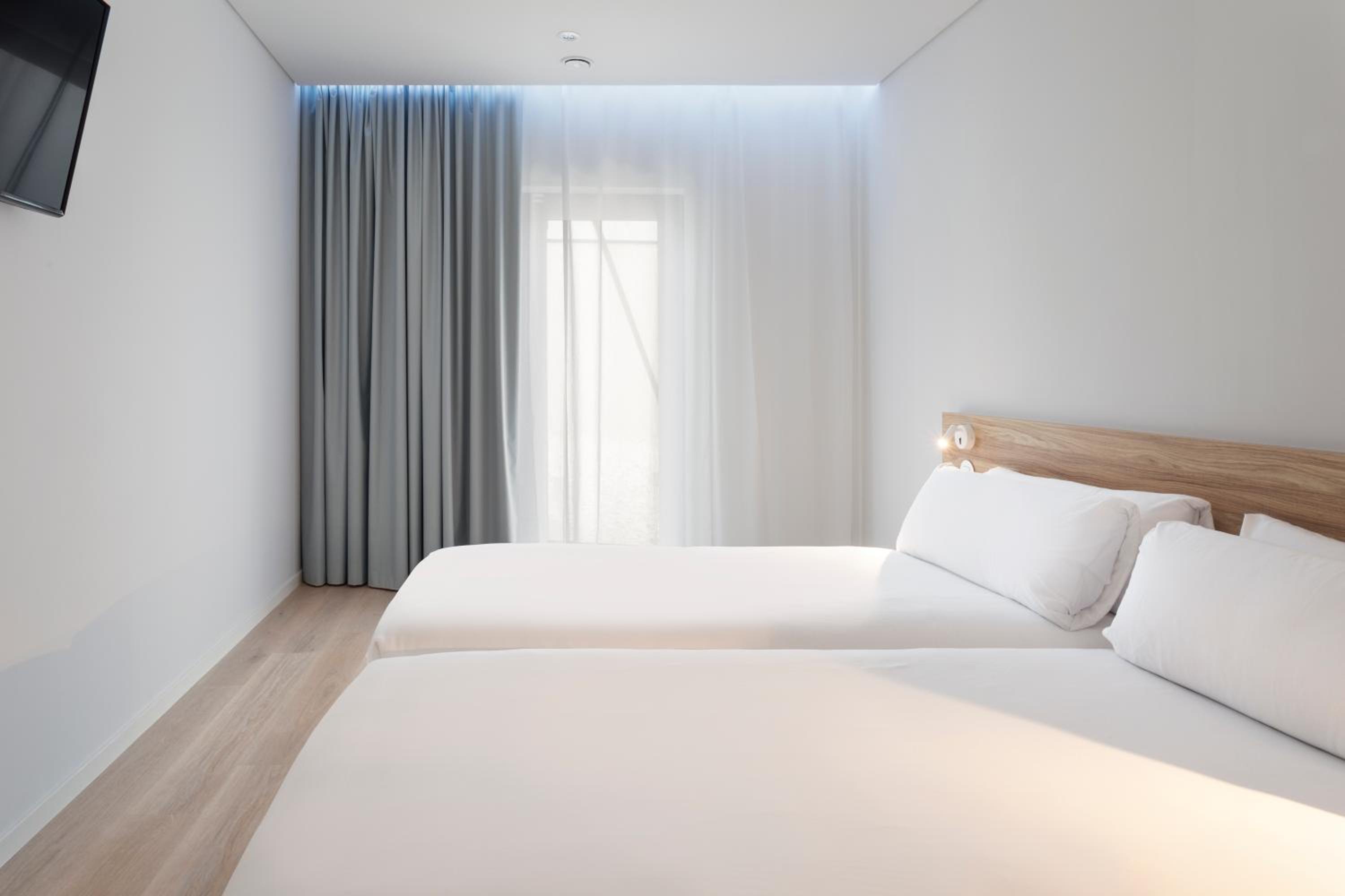 Twin Room - Photo 3