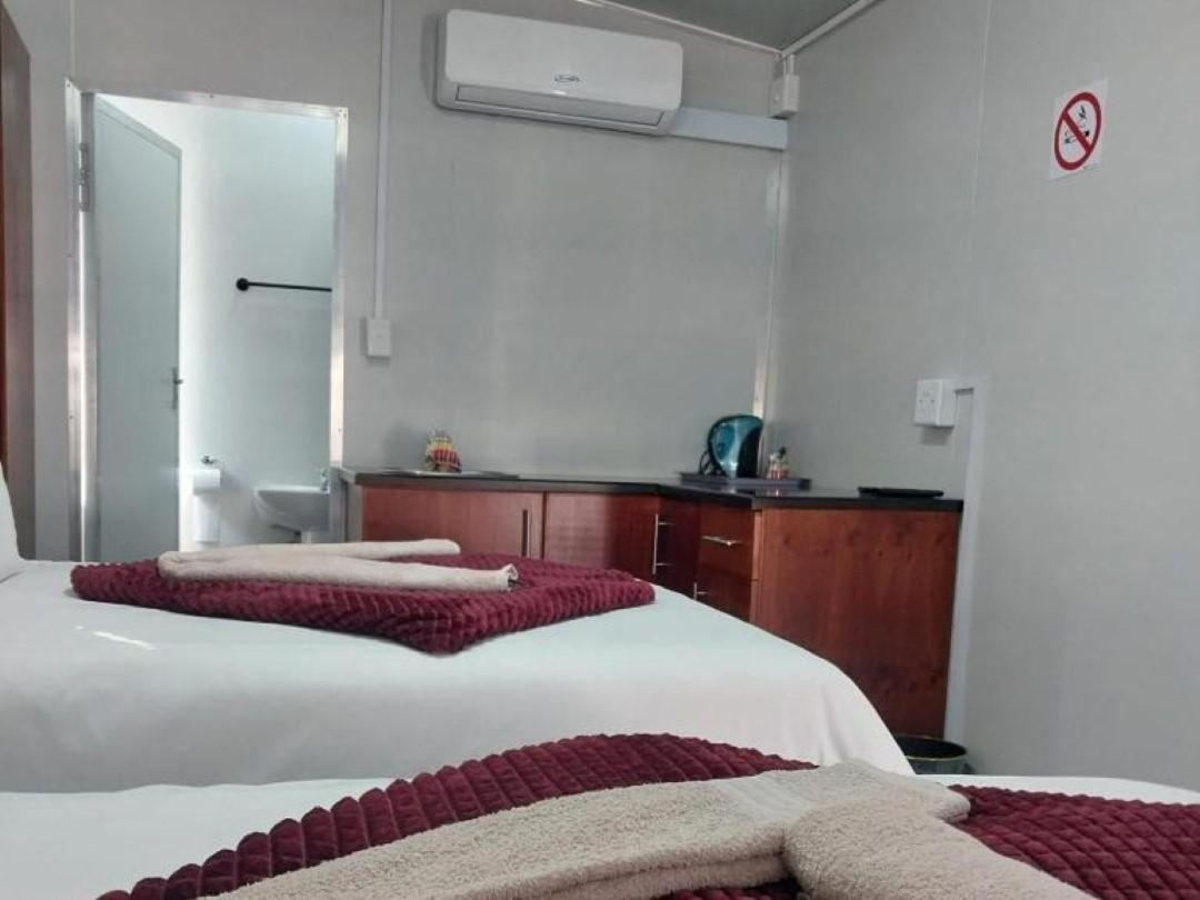 Twin Room with Shower photo 3
