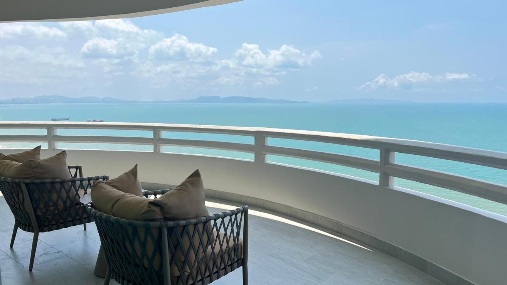 Grand Executive Suite Ocean View - Newly Renovate - Photo 2