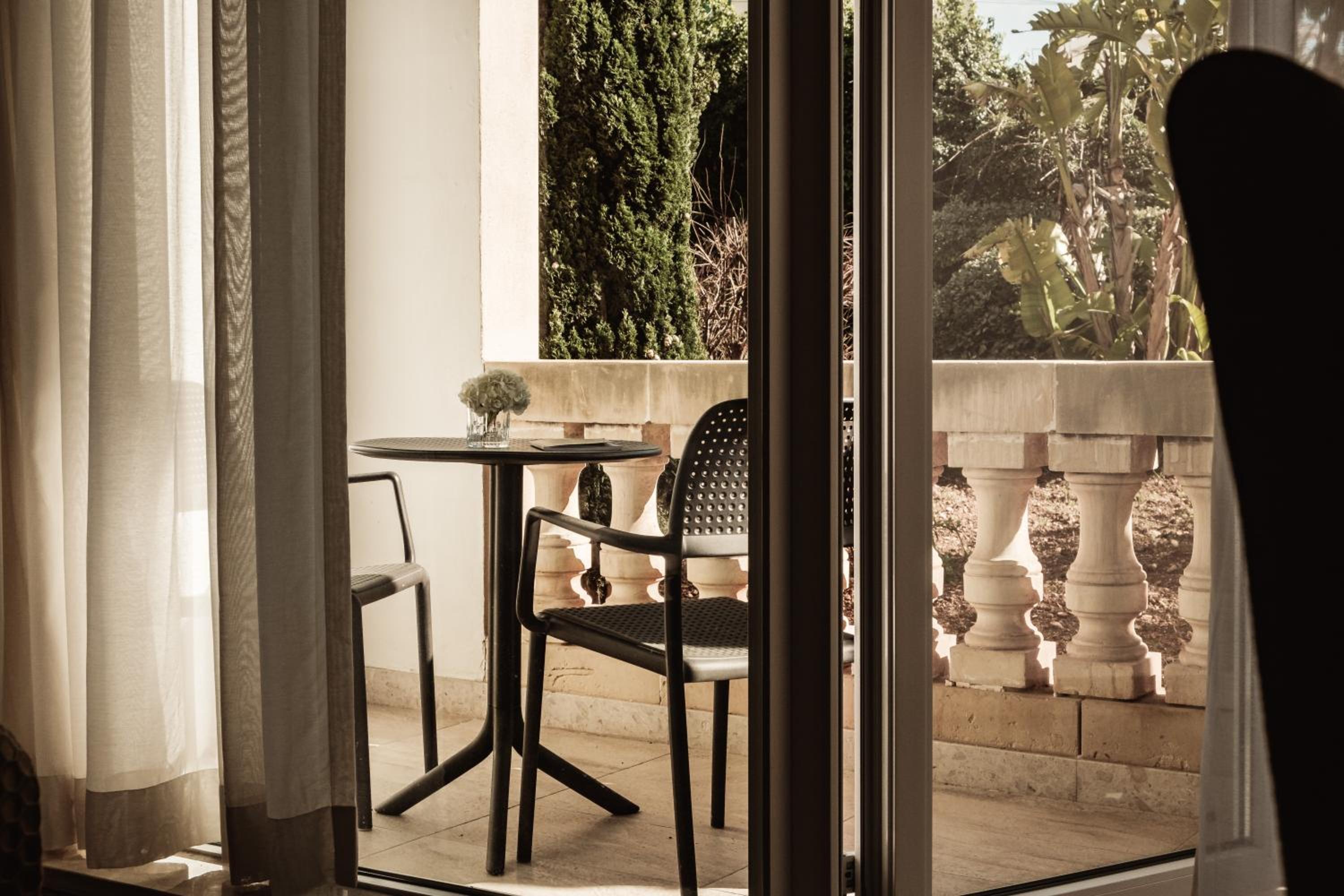 Balcony & Terrace