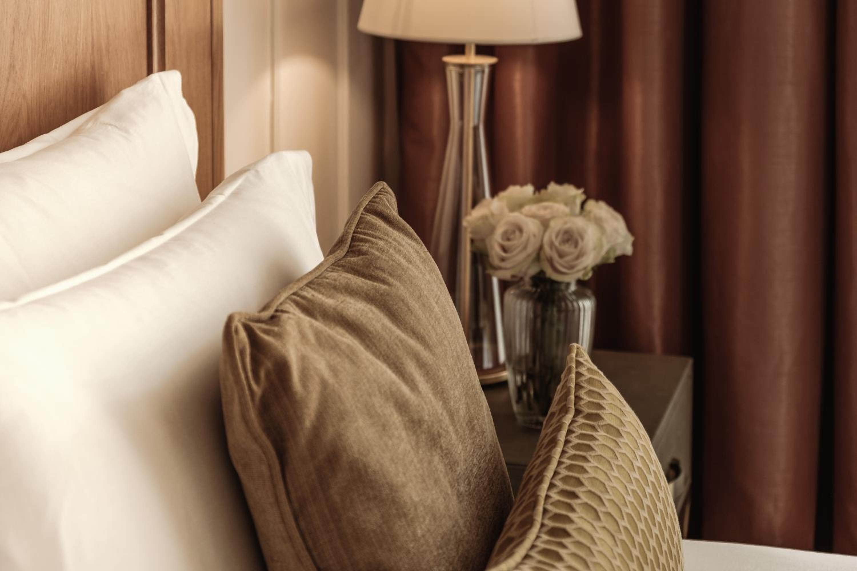 Bed & Sleeping Area