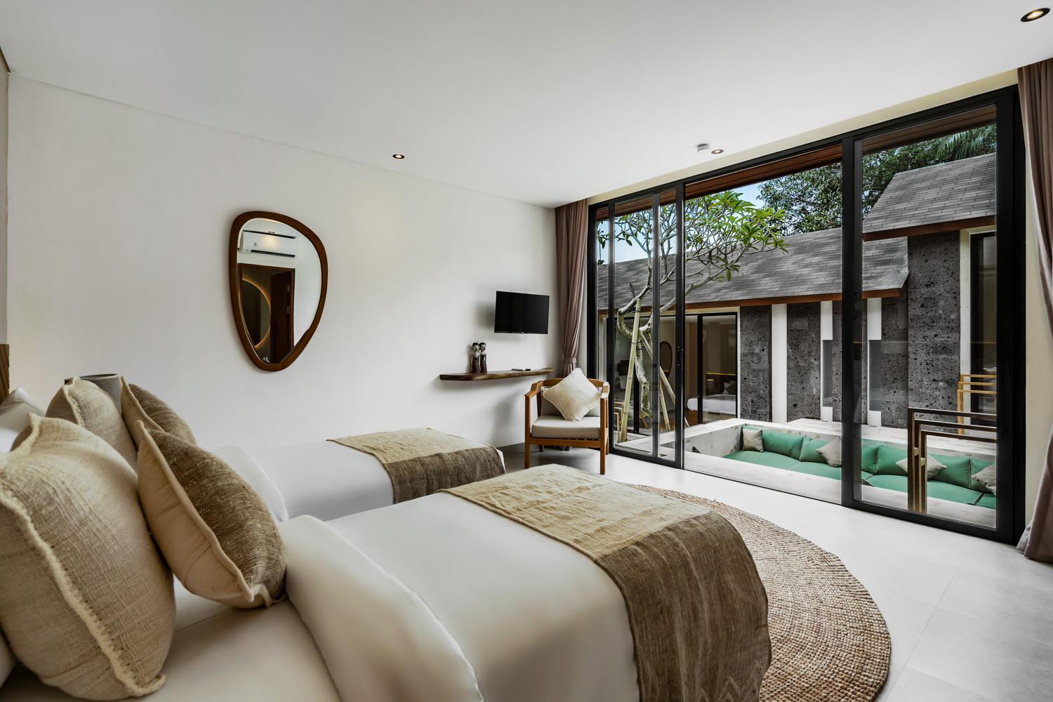Villa - Photo 1