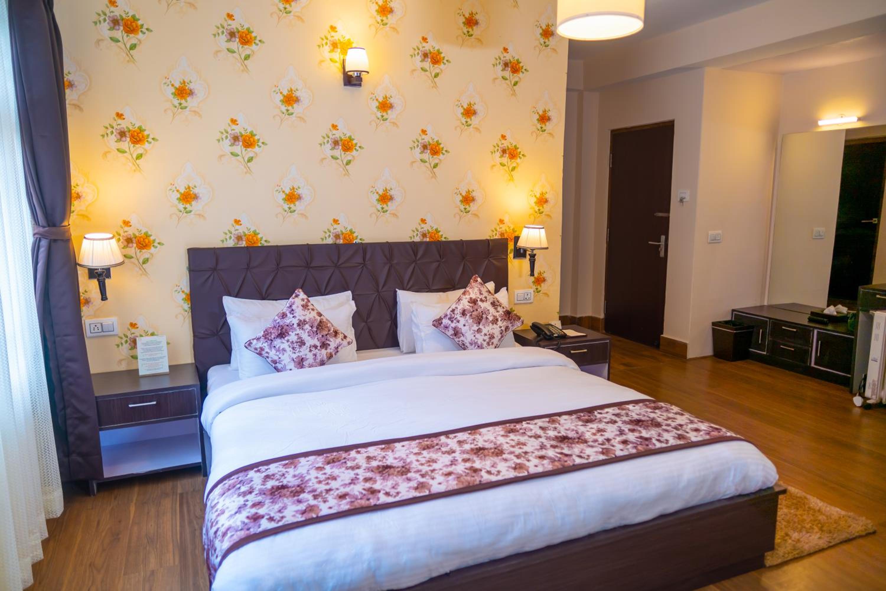 Queen Room photo 3