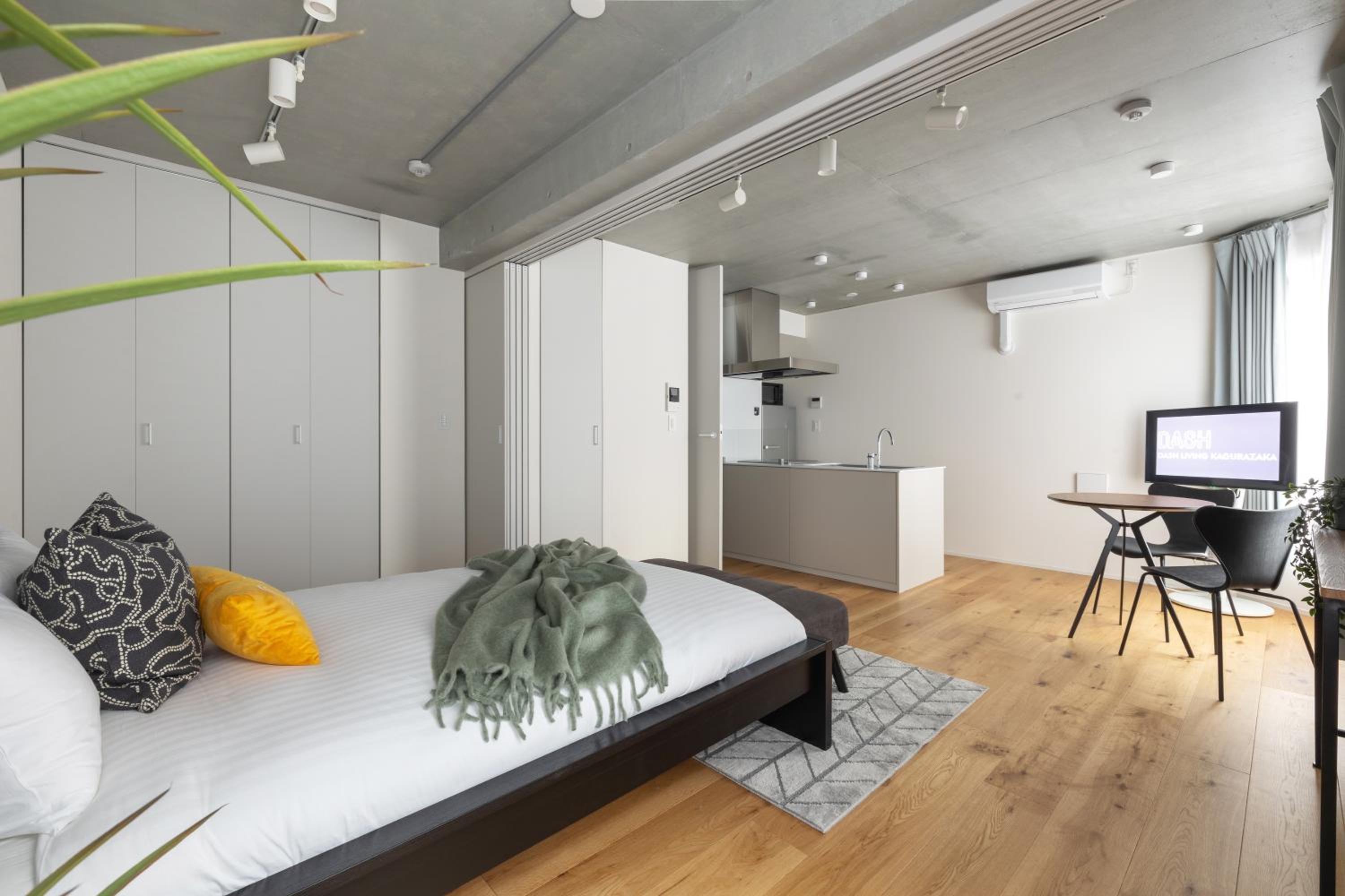 One-Bedroom Apartment photo 1