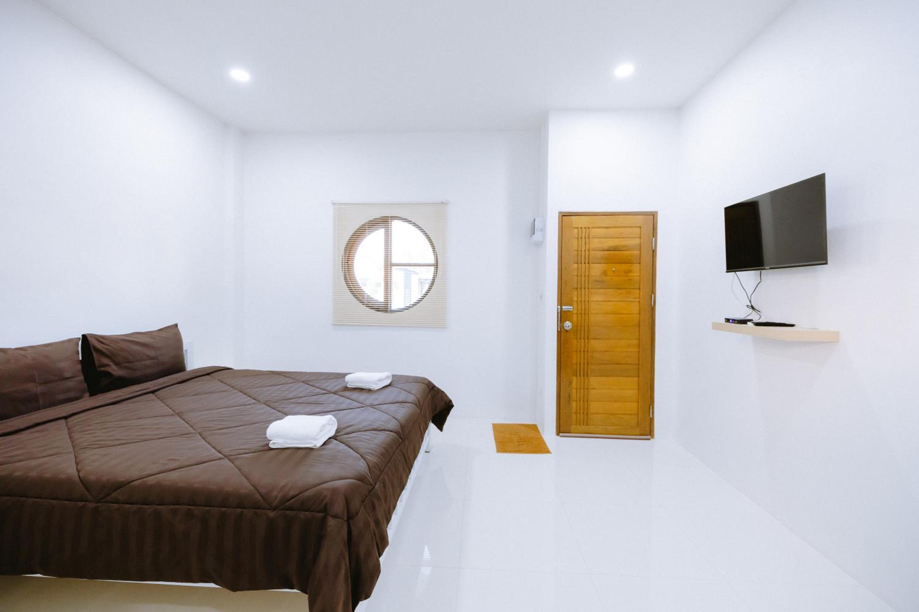 Superior King Room - Photo 8