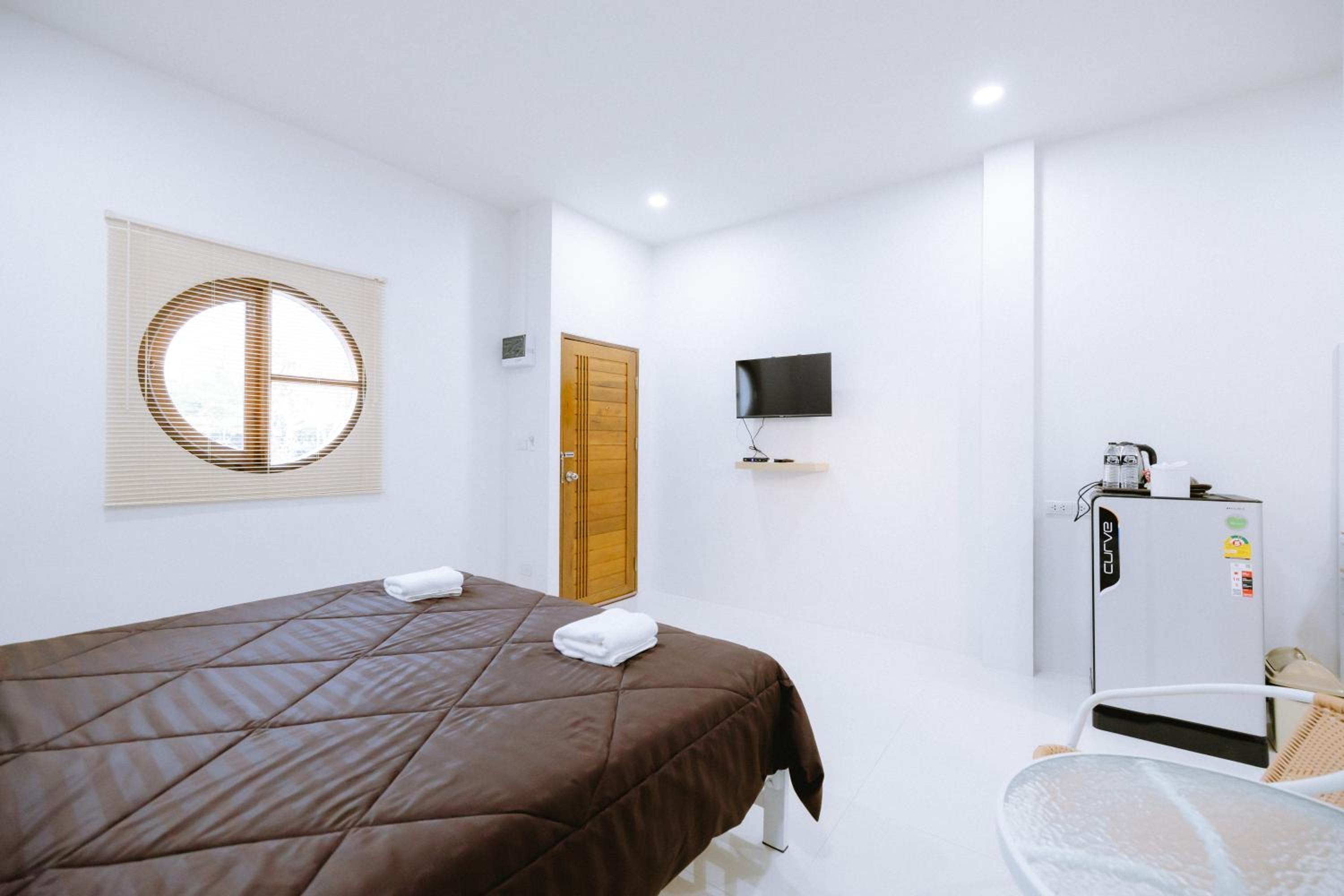 Superior King Room - Photo 9