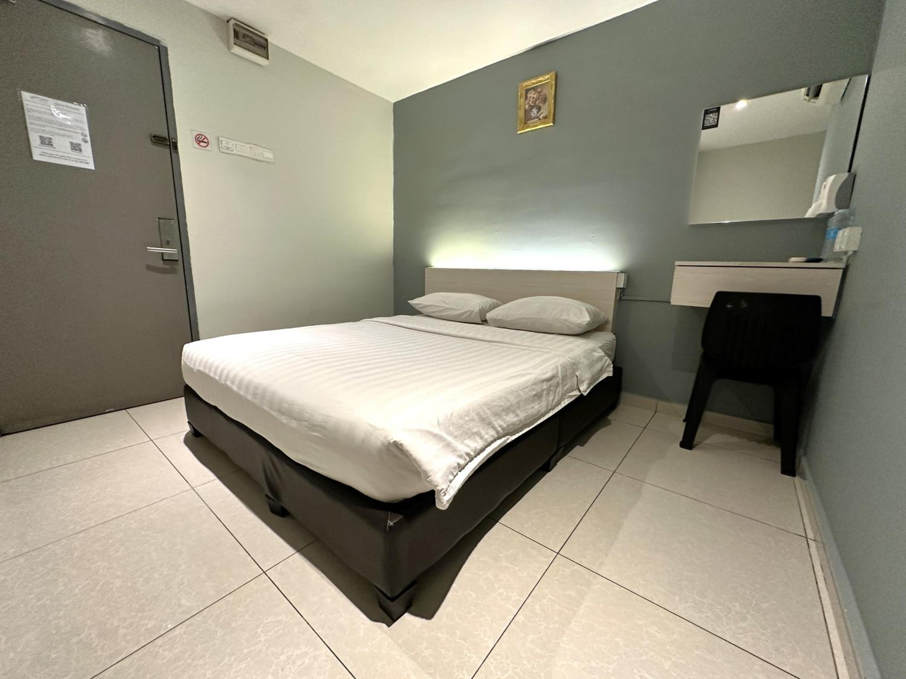 Deluxe Queen Room