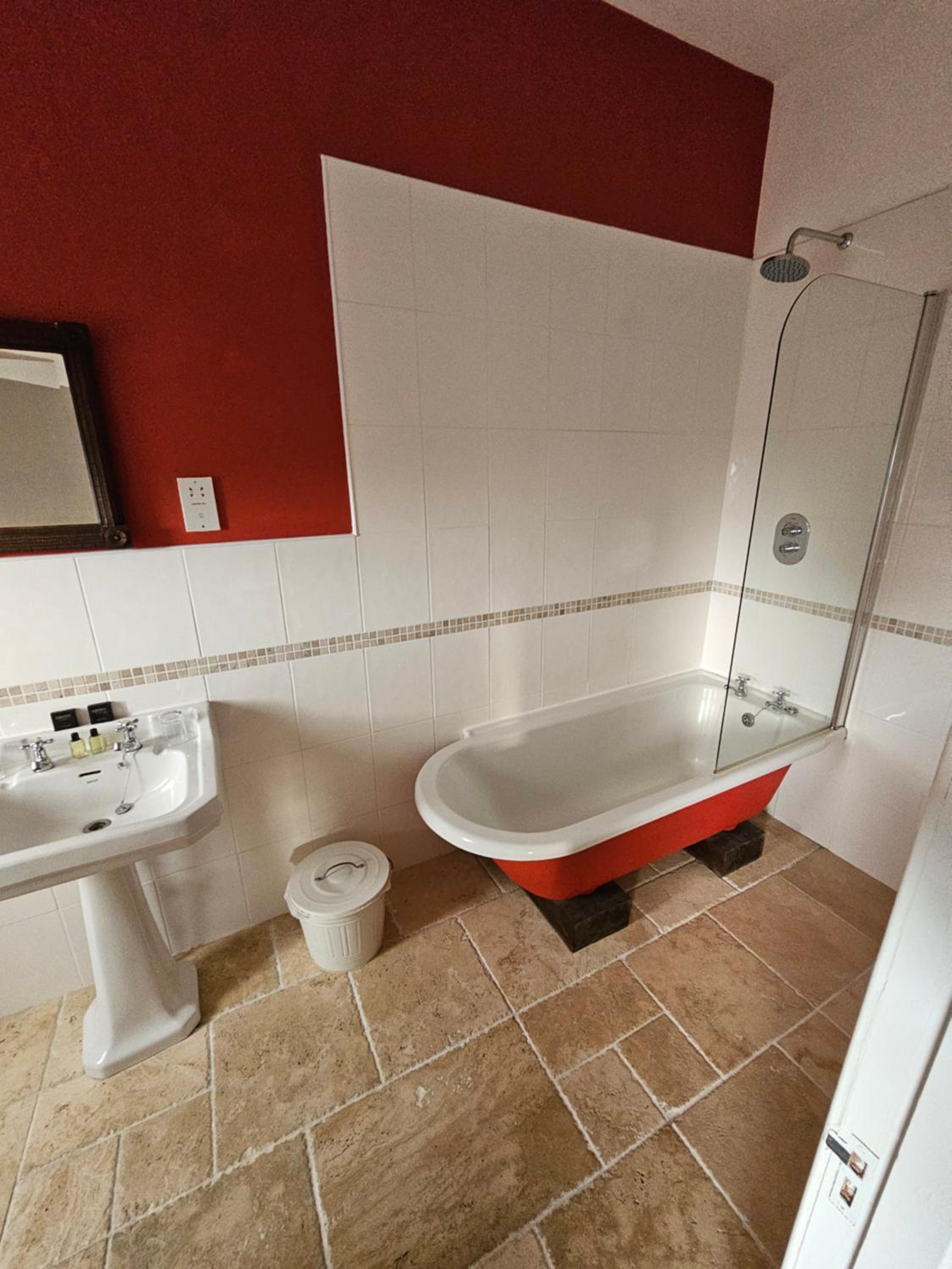 Deluxe Double or Twin Room photo 3