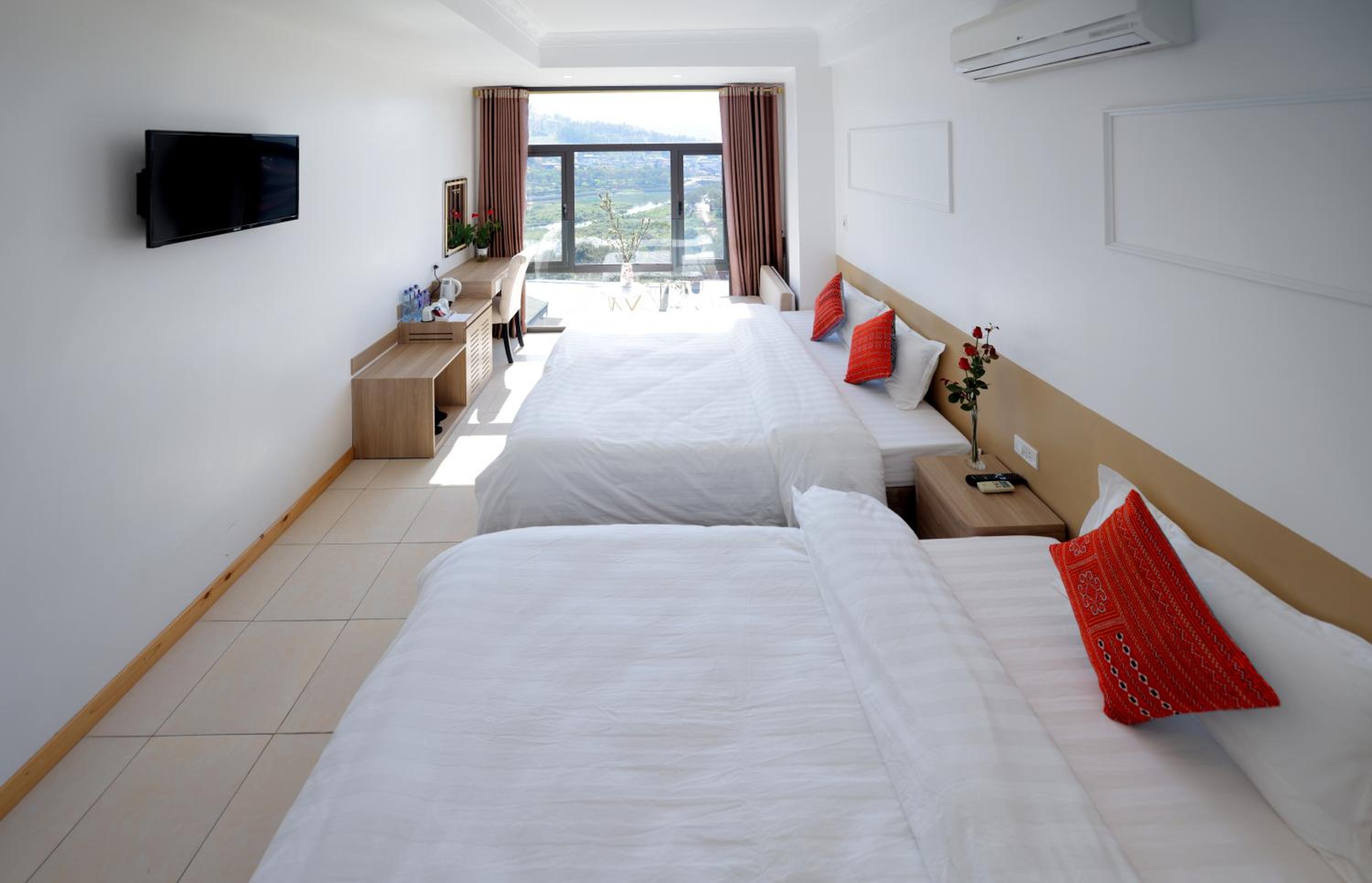 Triple Room with Lake View photo 2