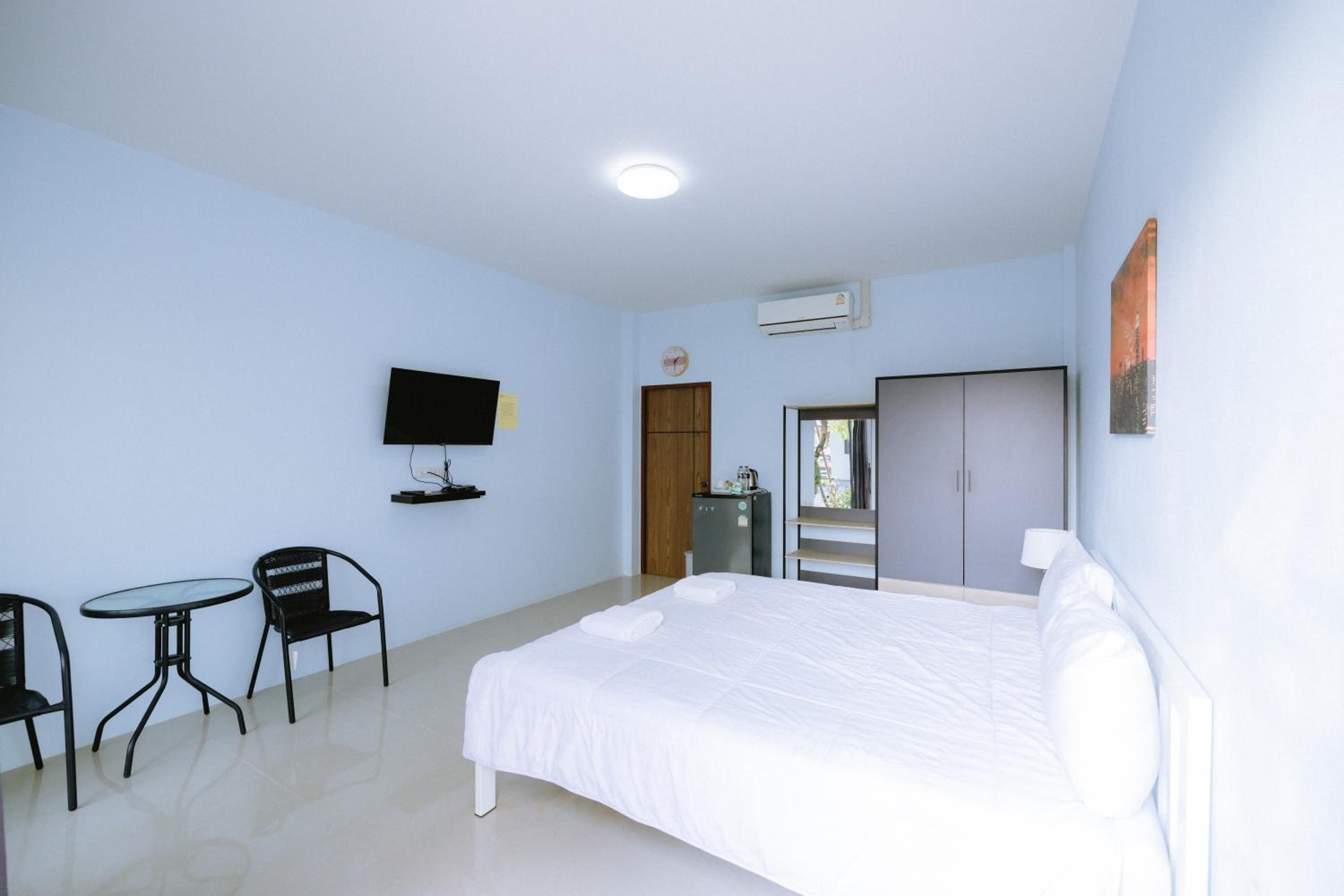 Deluxe King Room - Photo 1