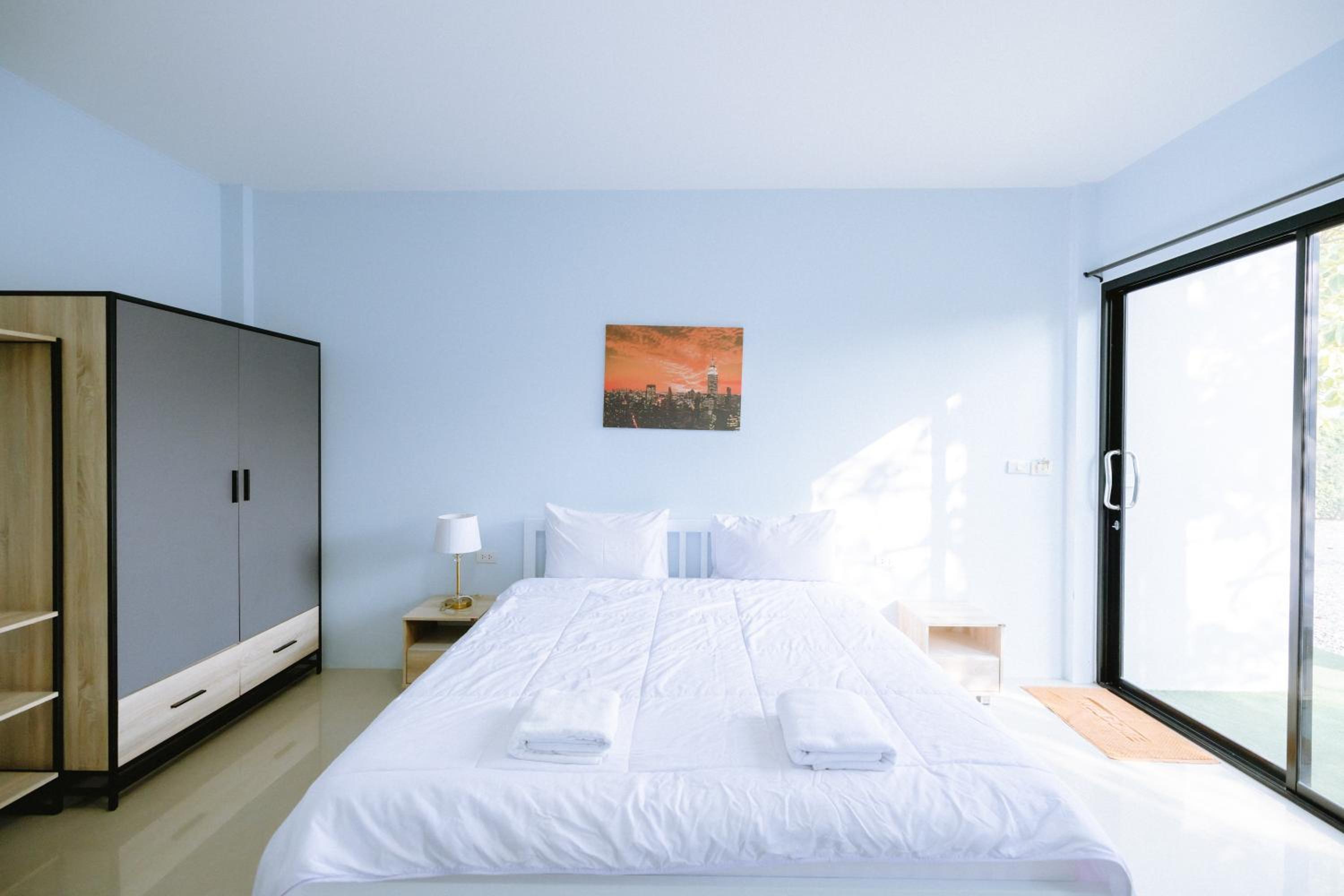 Deluxe King Room - Photo 5