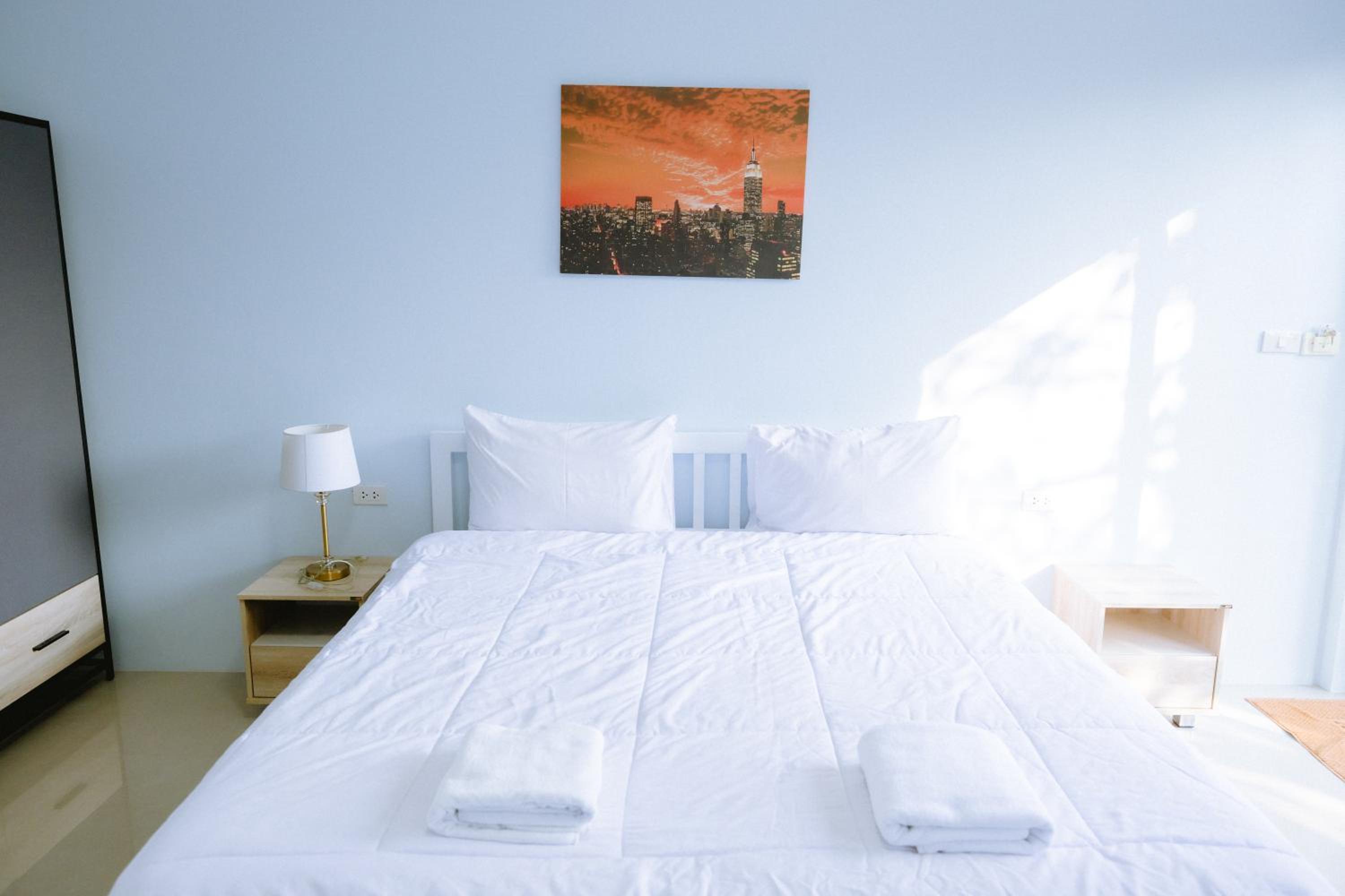 Deluxe King Room - Photo 3