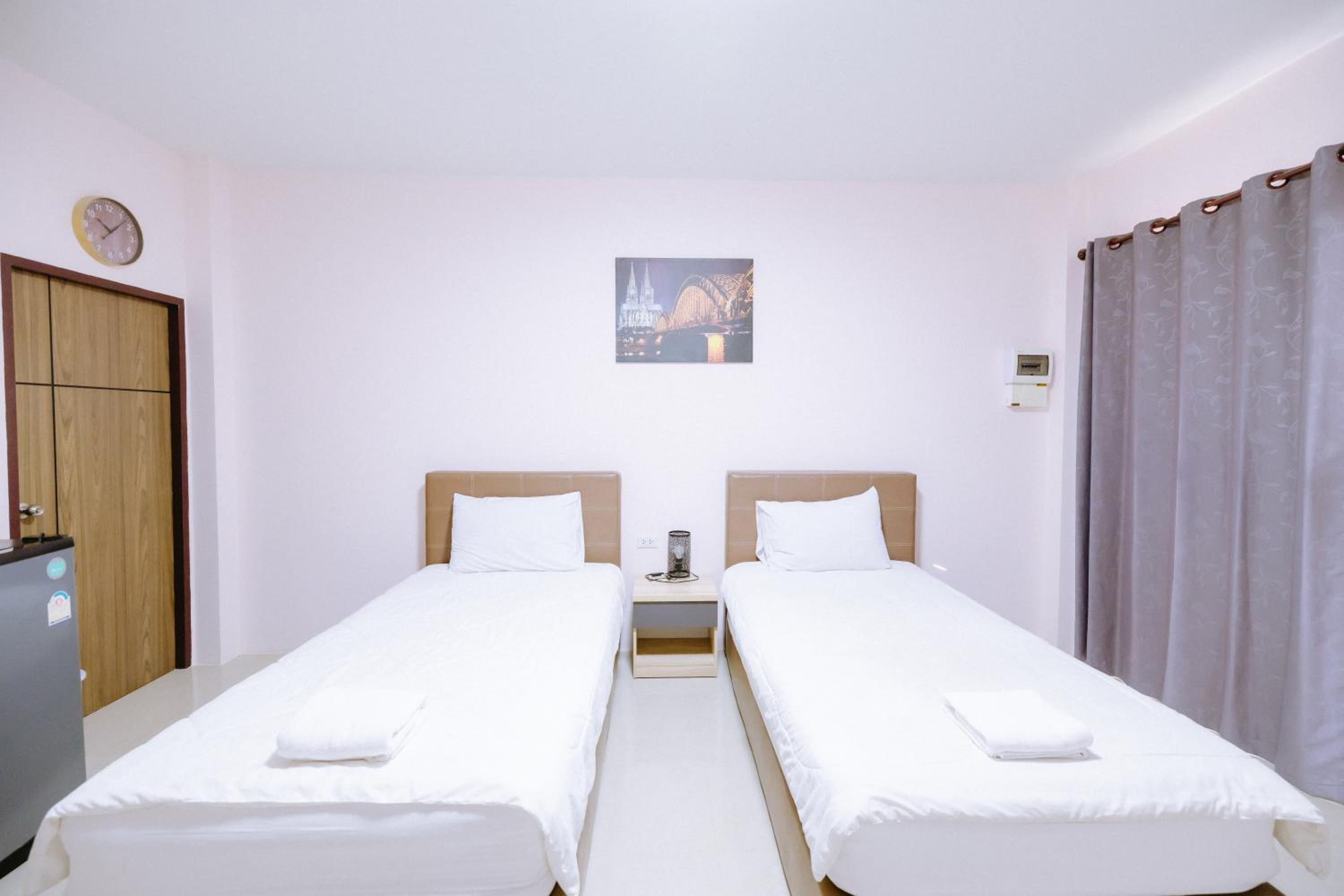 Deluxe Twin Room - Photo 2