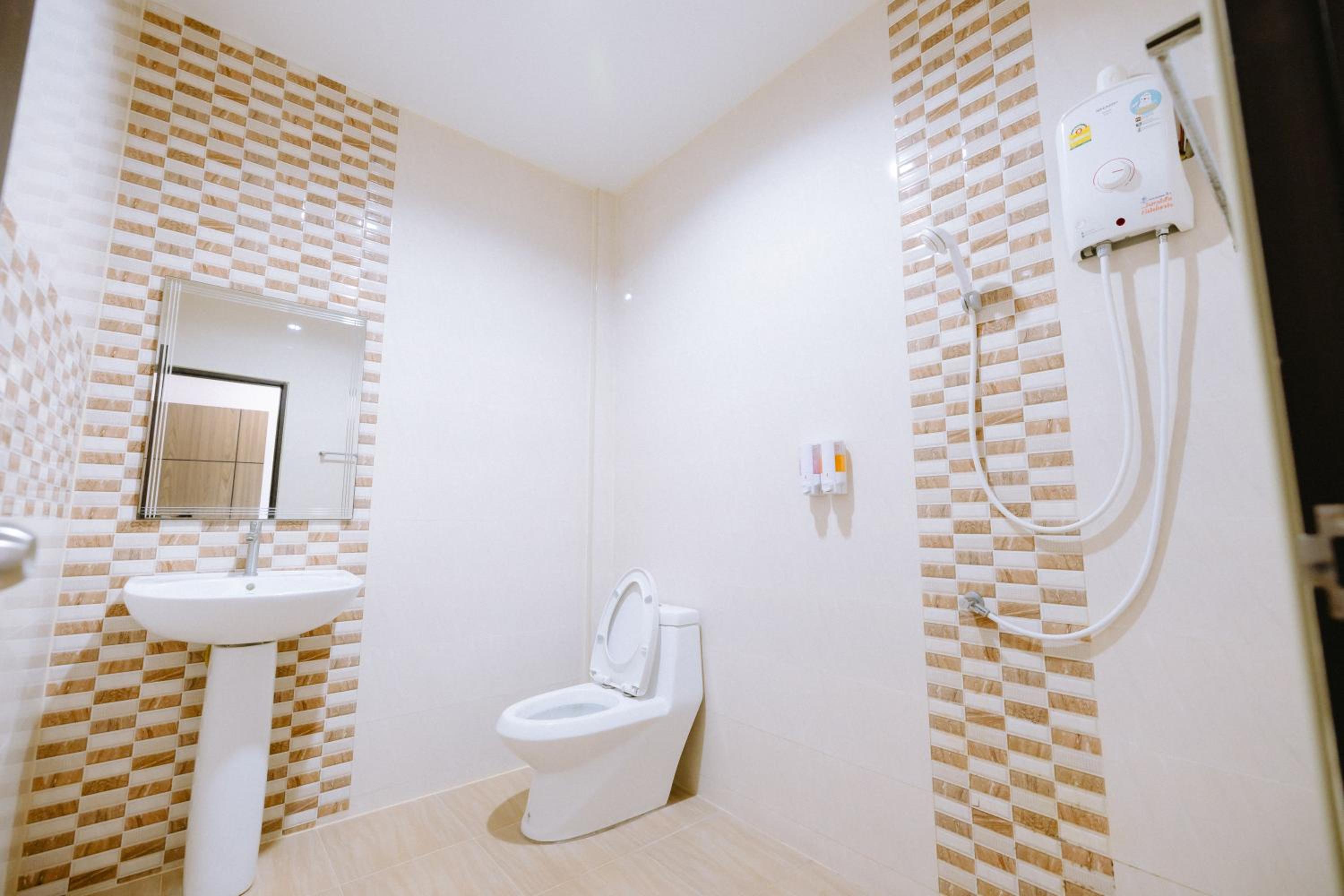 Deluxe Twin Room - Photo 9