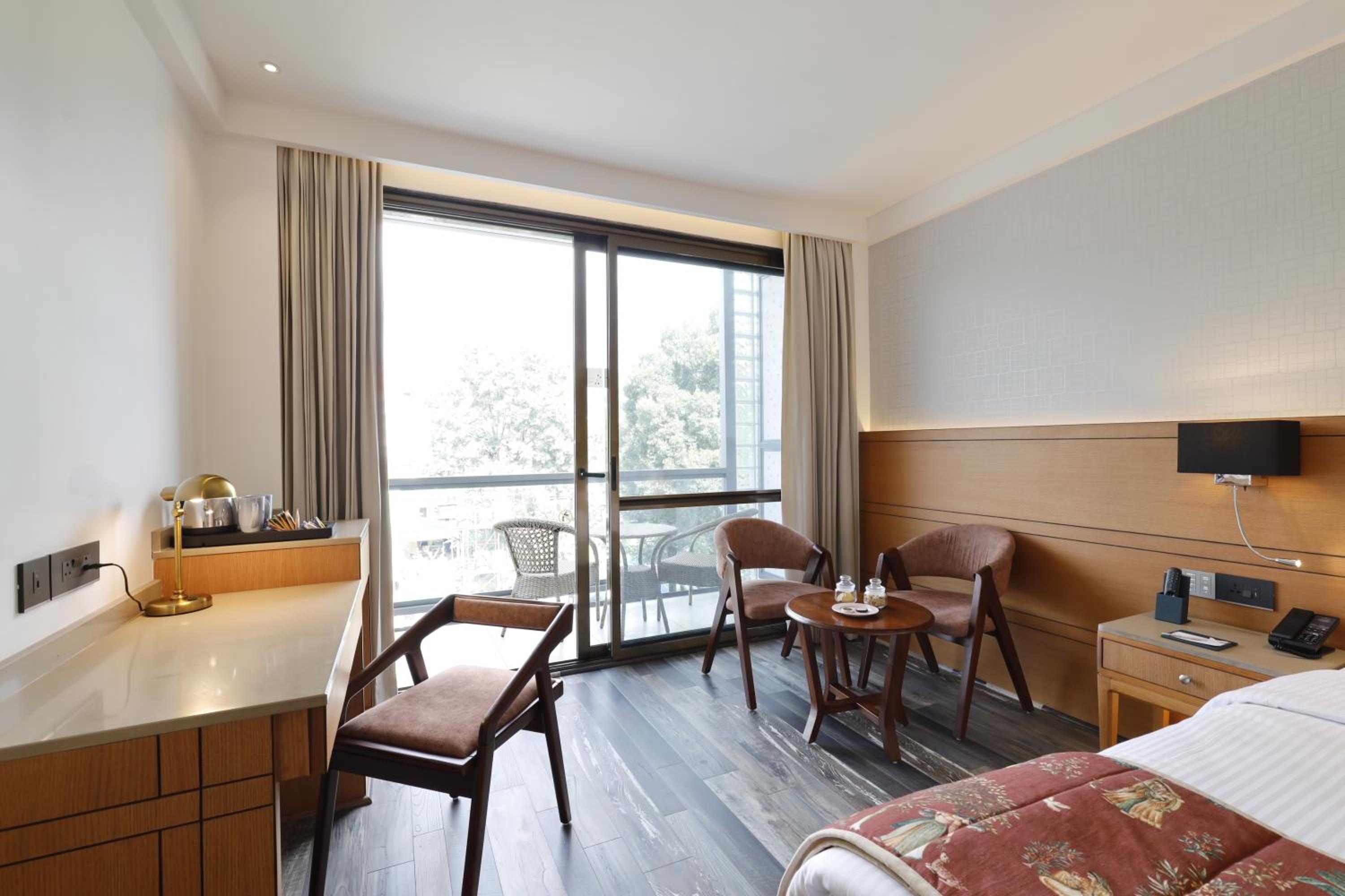 Double or Twin Room with Mountain View