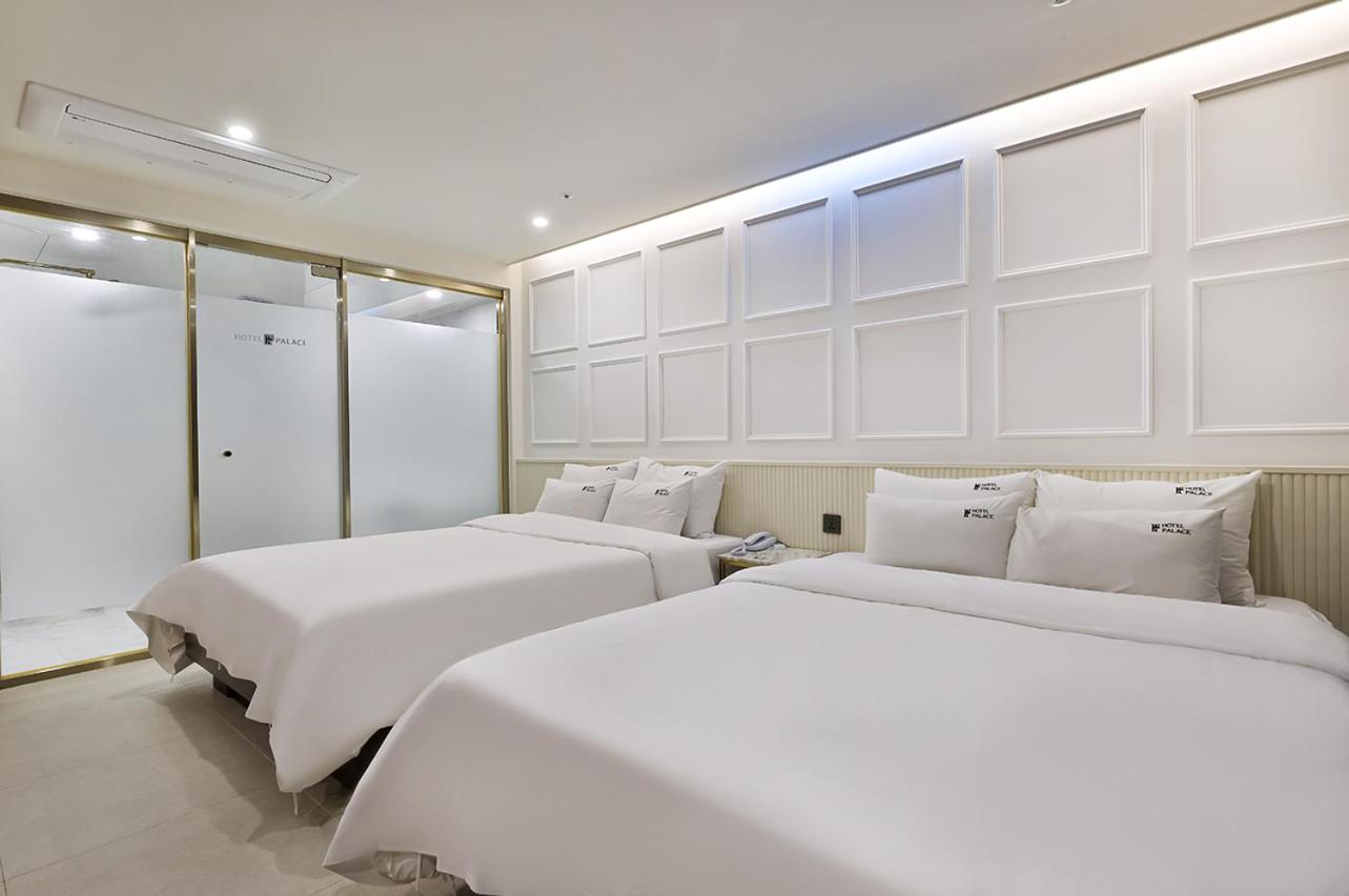 Family Twin Room - Photo 1