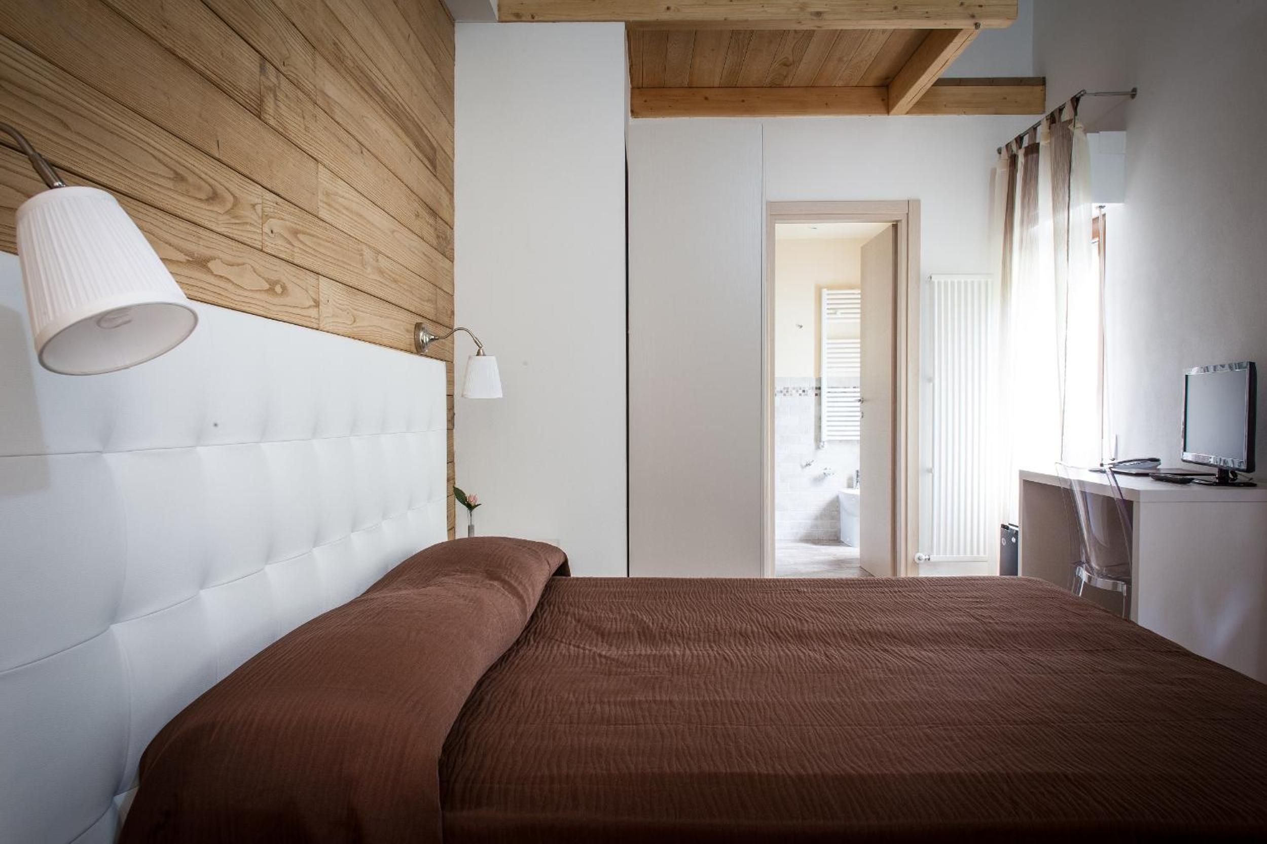 Double Room - Photo 9
