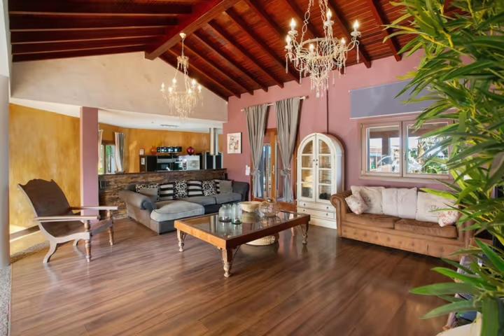 Villa de Cuatro Habitaciones