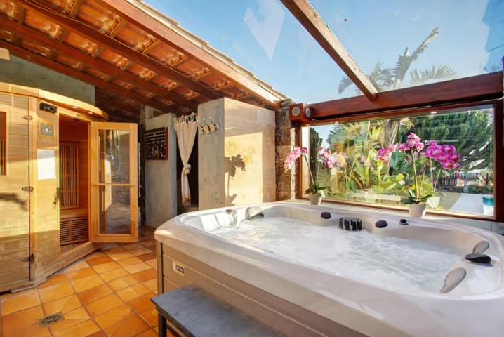Four-Bedroom Villa photo 3
