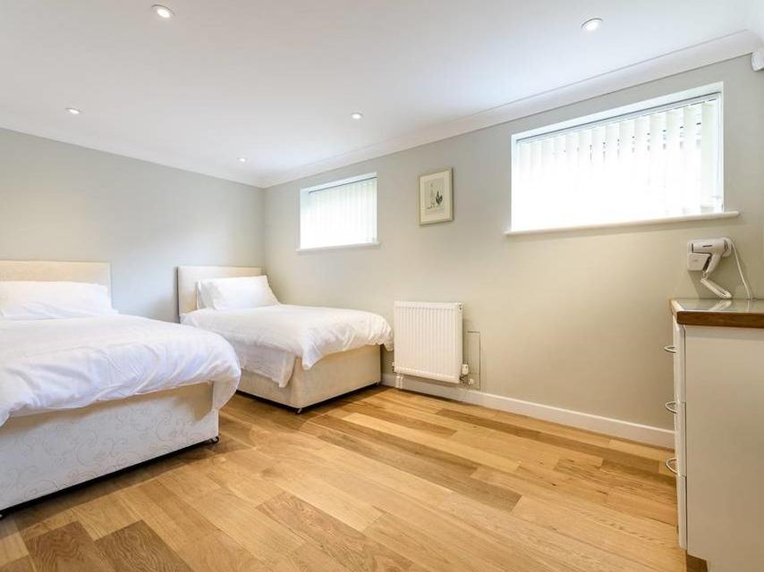 Deluxe One-Bedroom Apartment with City View photo 3